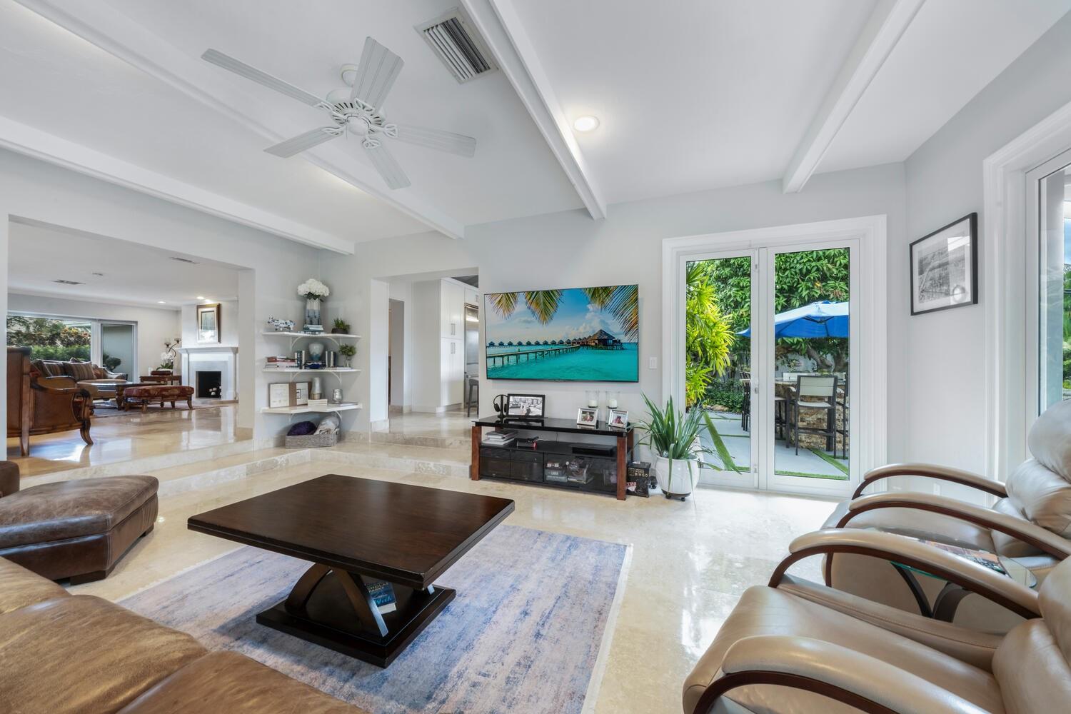 2319 Castilla Isle Property Photo 7