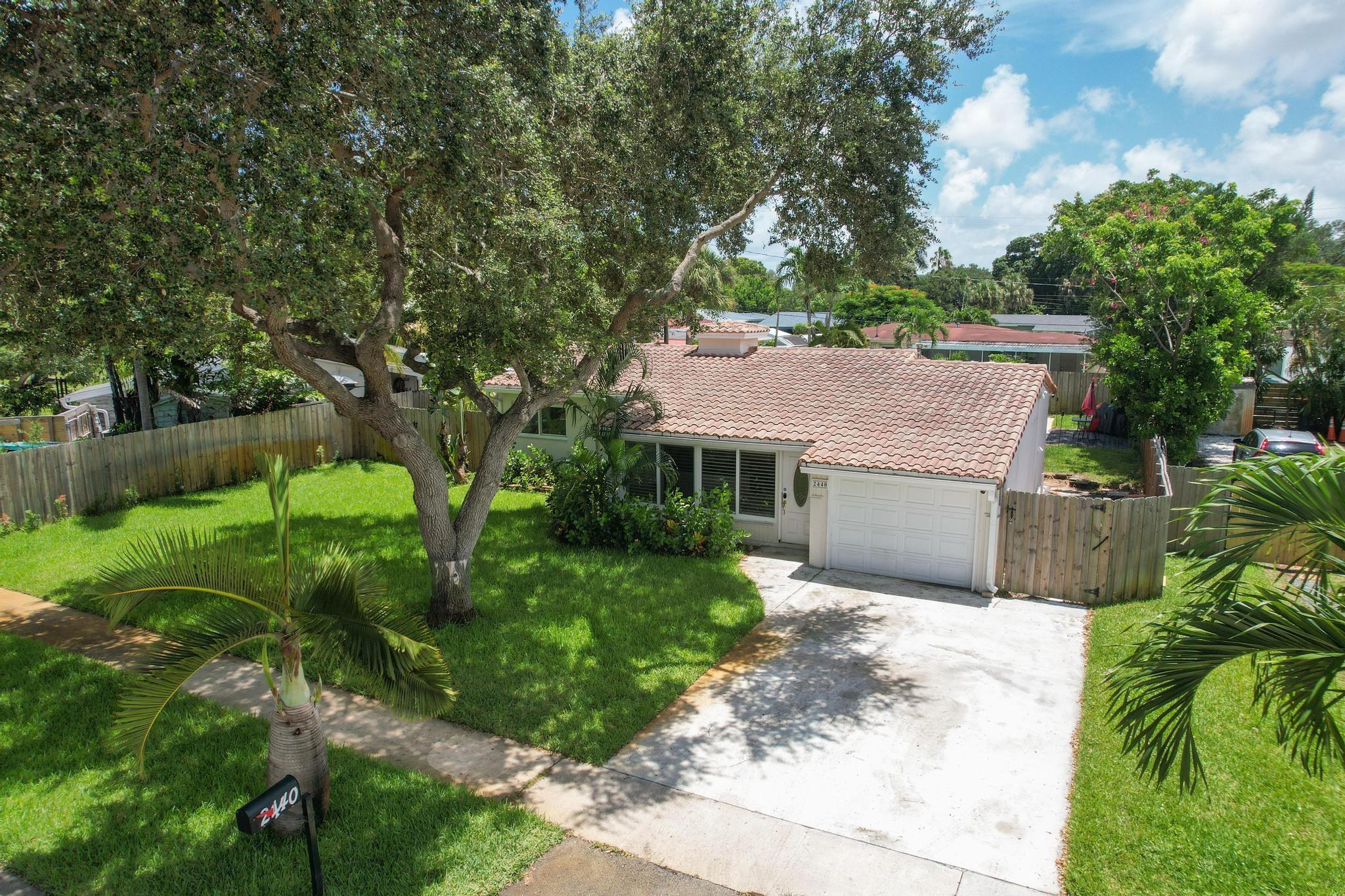 2440 Sw 16th St Property Photo 4