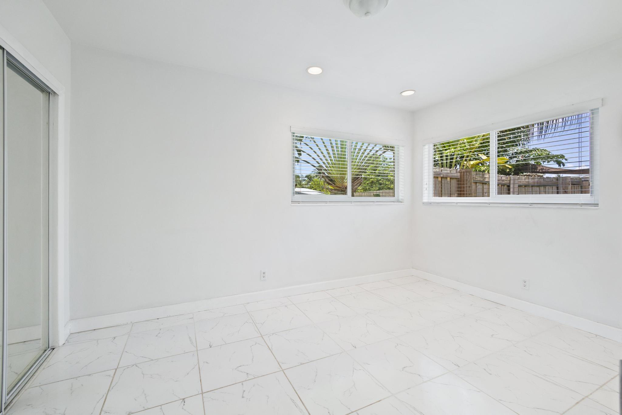 2440 Sw 16th St Property Photo 8