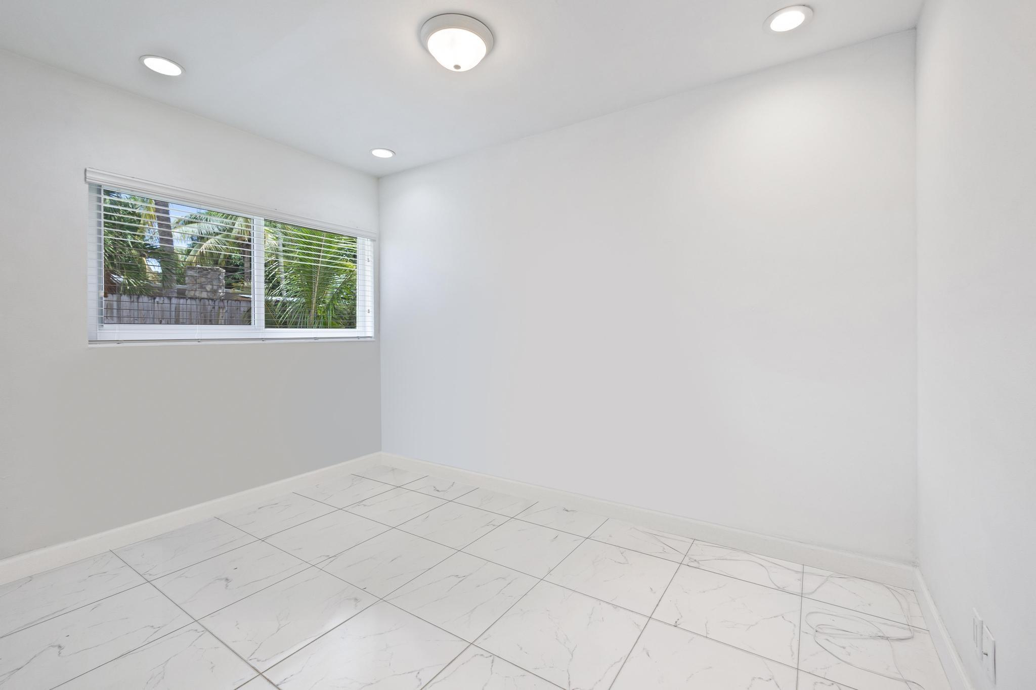 2440 Sw 16th St Property Photo 11