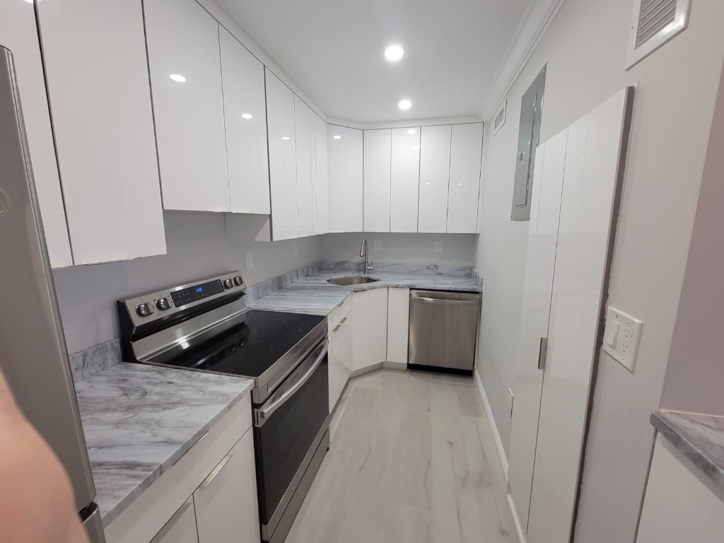 200 S Birch Road 1205 Property Photo 5