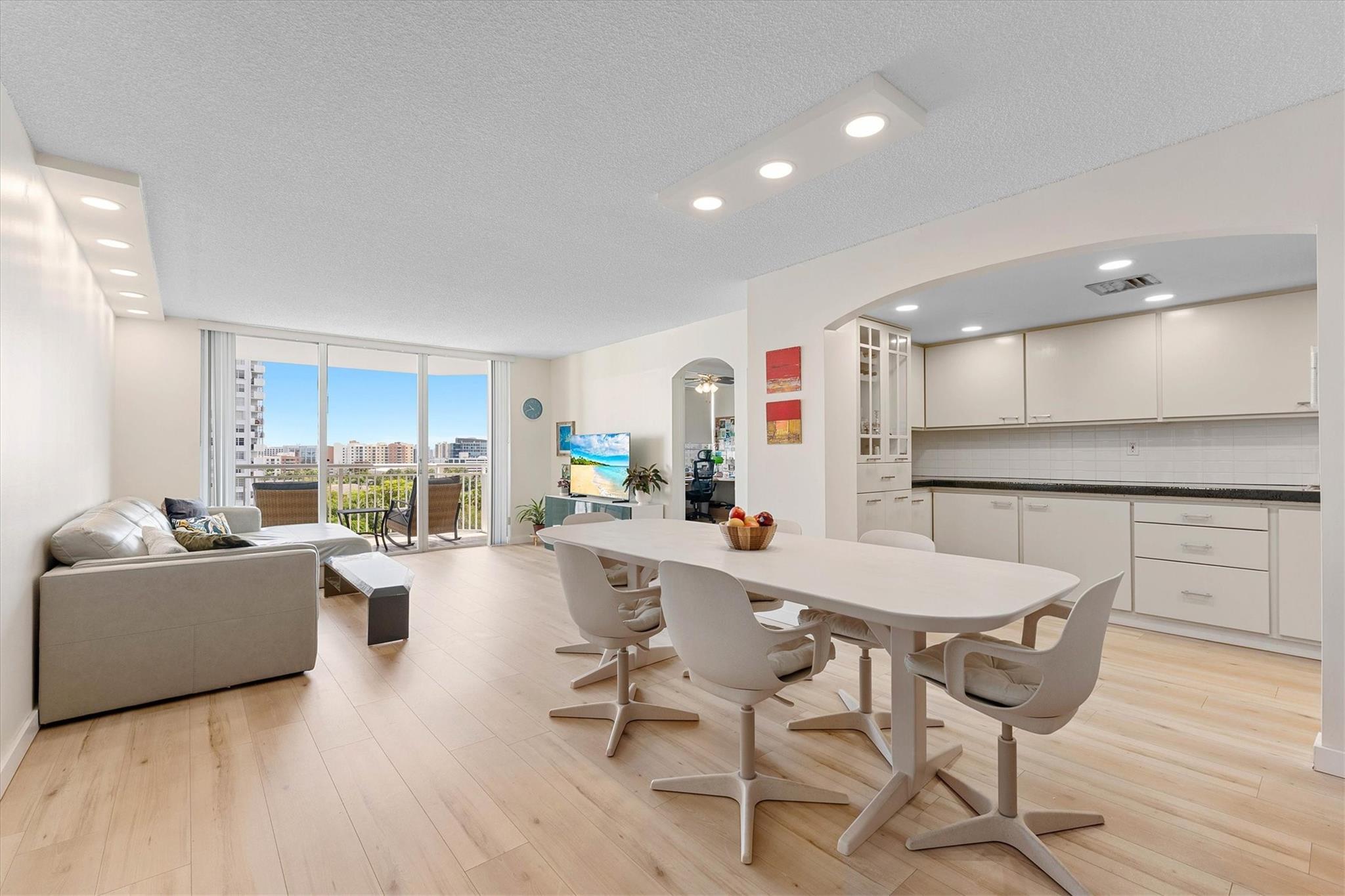 18081 Biscayne Blvd 902 Property Photo 1