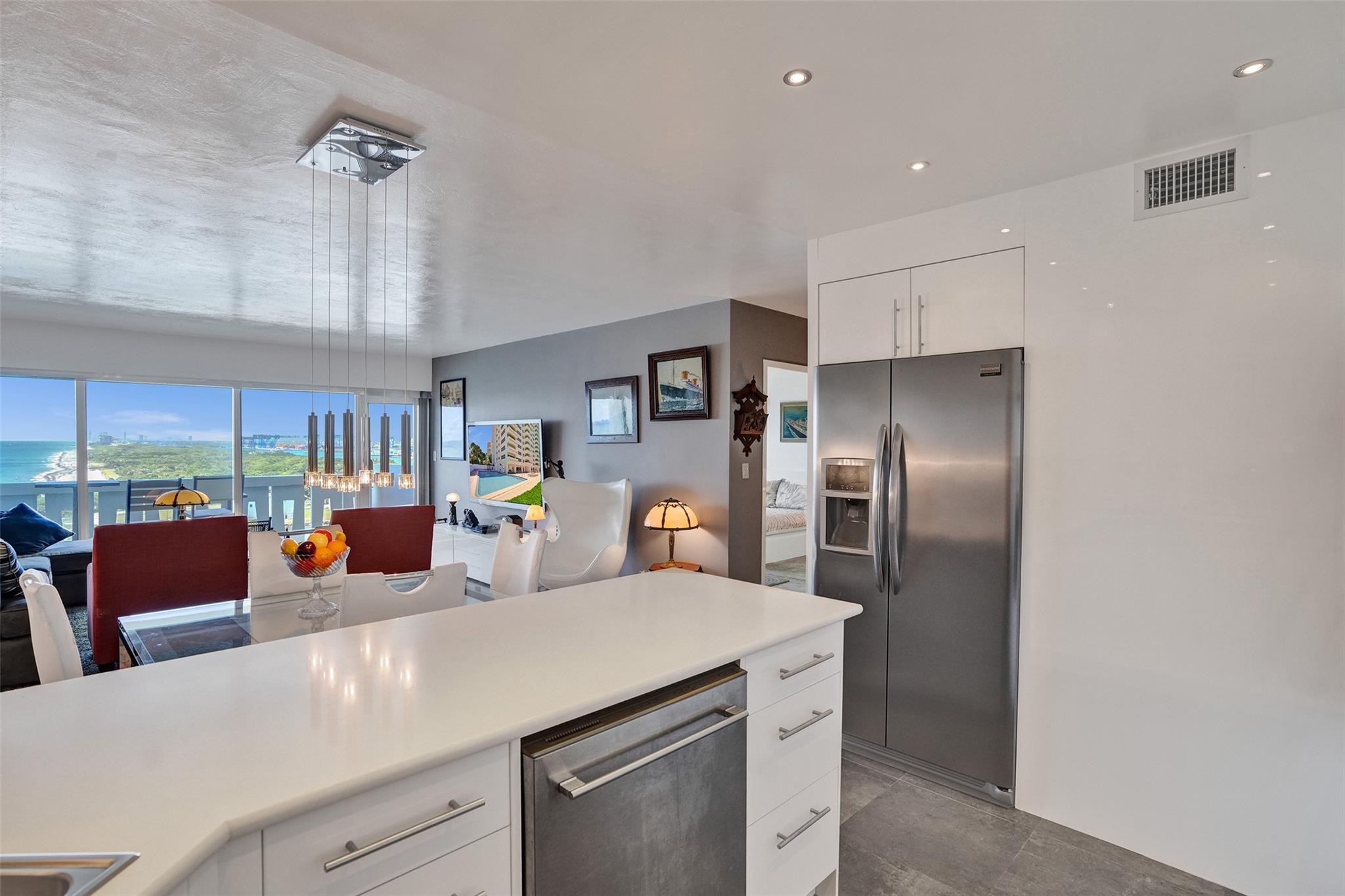 2100 S Ocean Dr 14h Property Photo 17