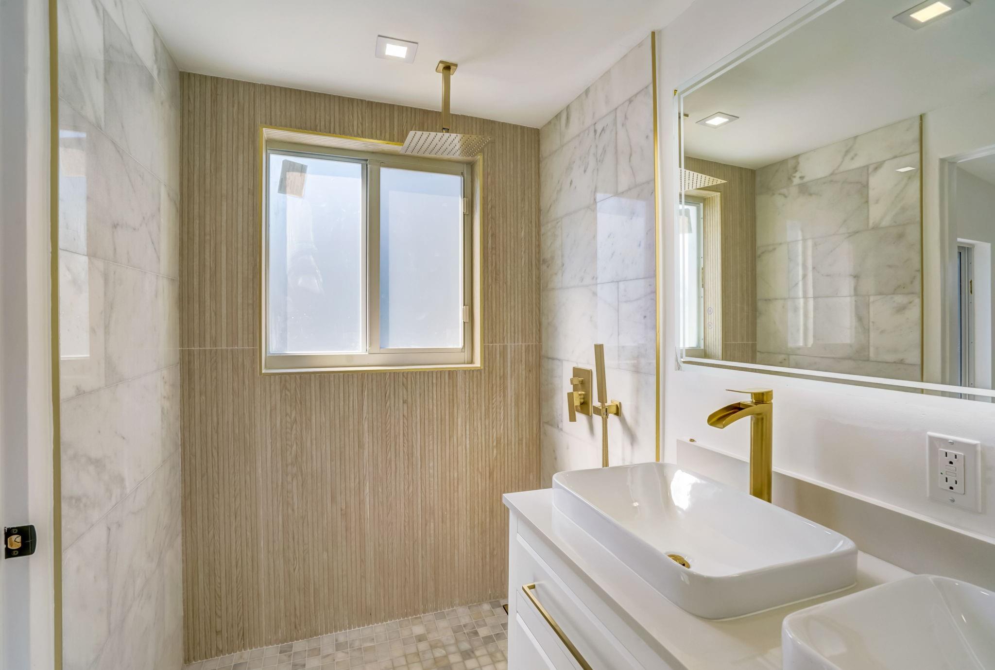 2407 Sugarloaf Ln Property Photo 6
