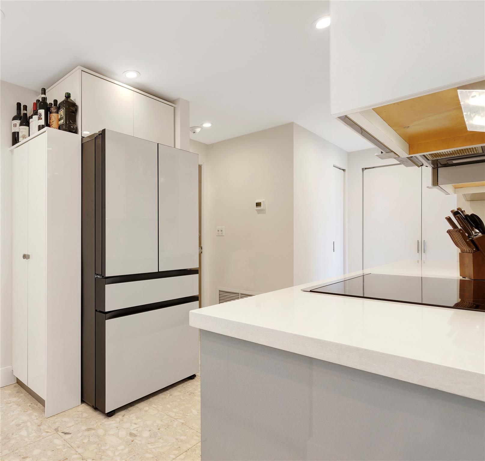 340 Sunset Dr 1808 Property Photo 15