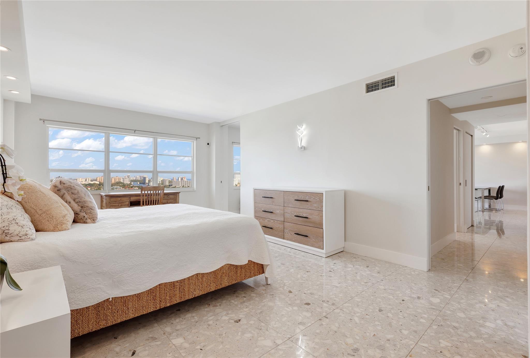 340 Sunset Dr 1808 Property Photo 16