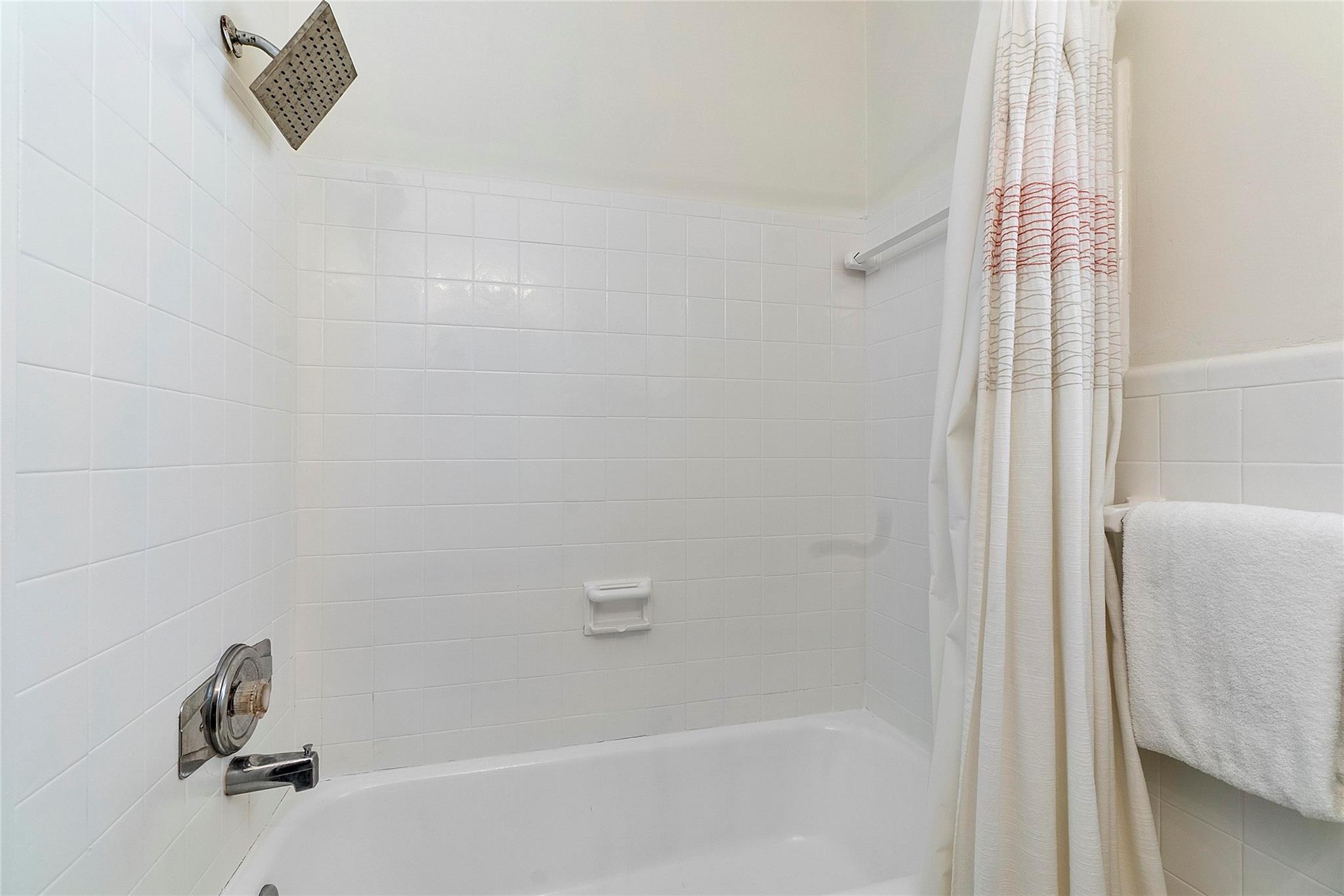 1400 Ne 4th Ct 3 Property Photo 14