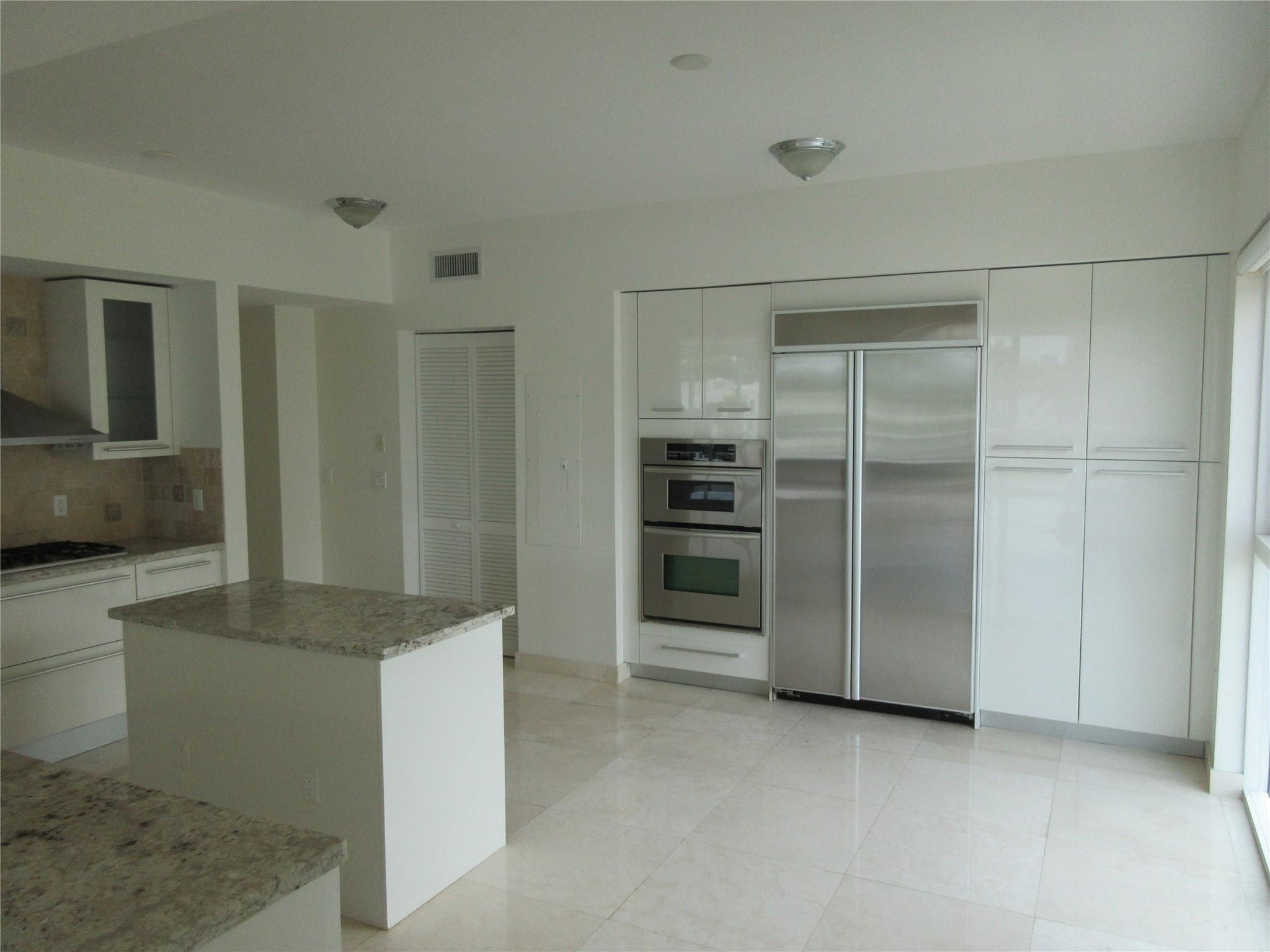 45 Hendricks Isle 301 Property Photo 16