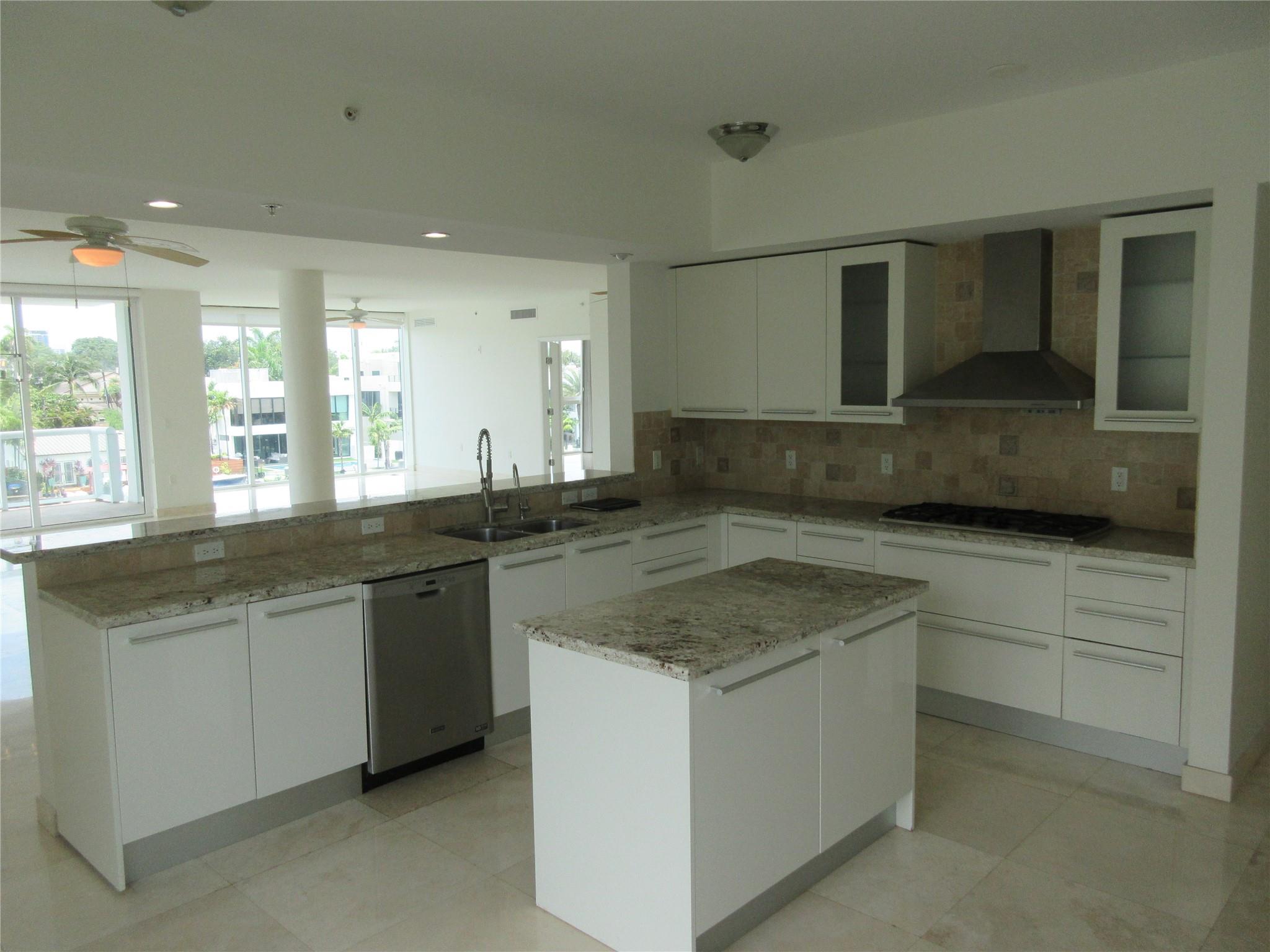 45 Hendricks Isle 301 Property Photo 17