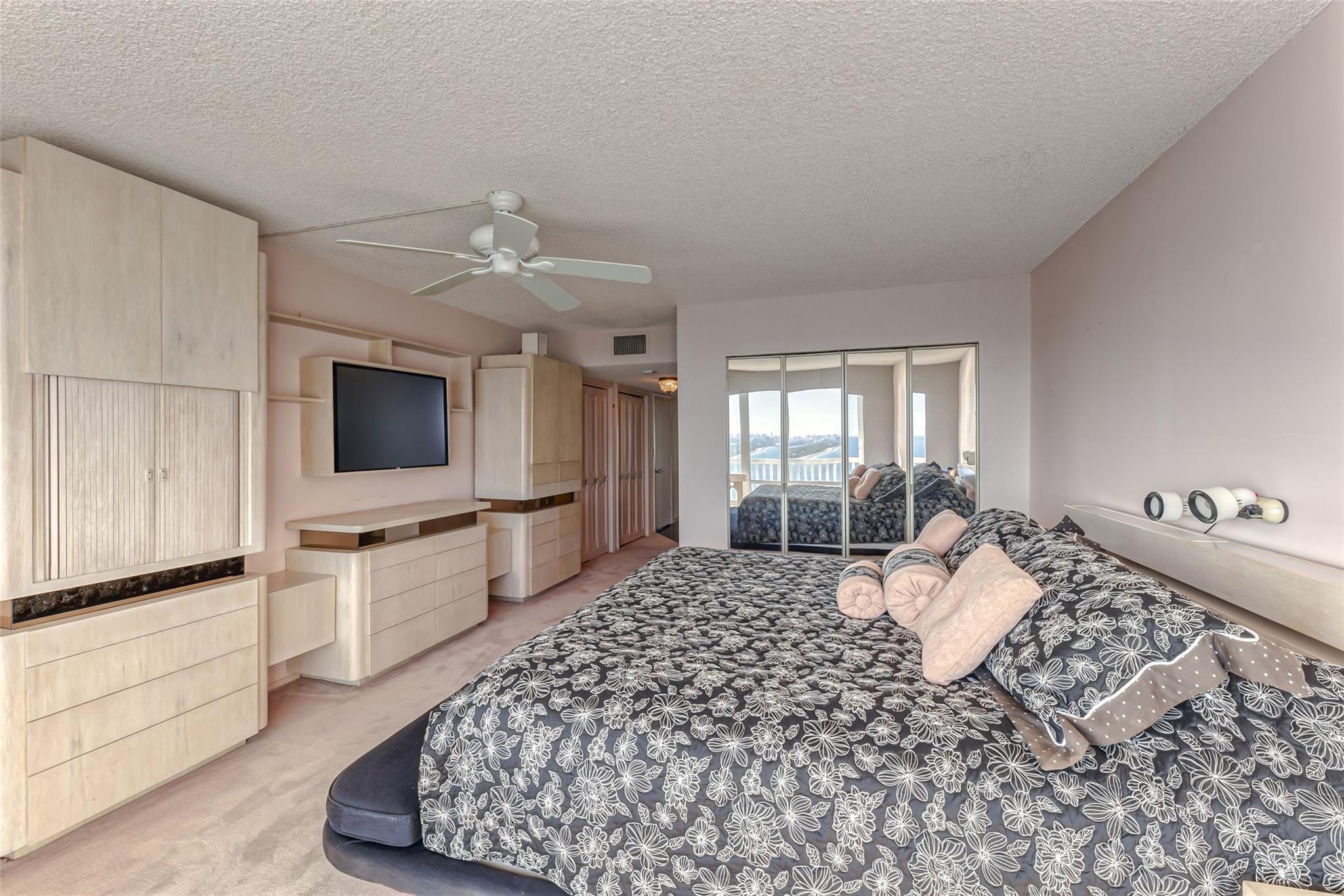 2200 S Ocean Ln 2202 Property Photo 56