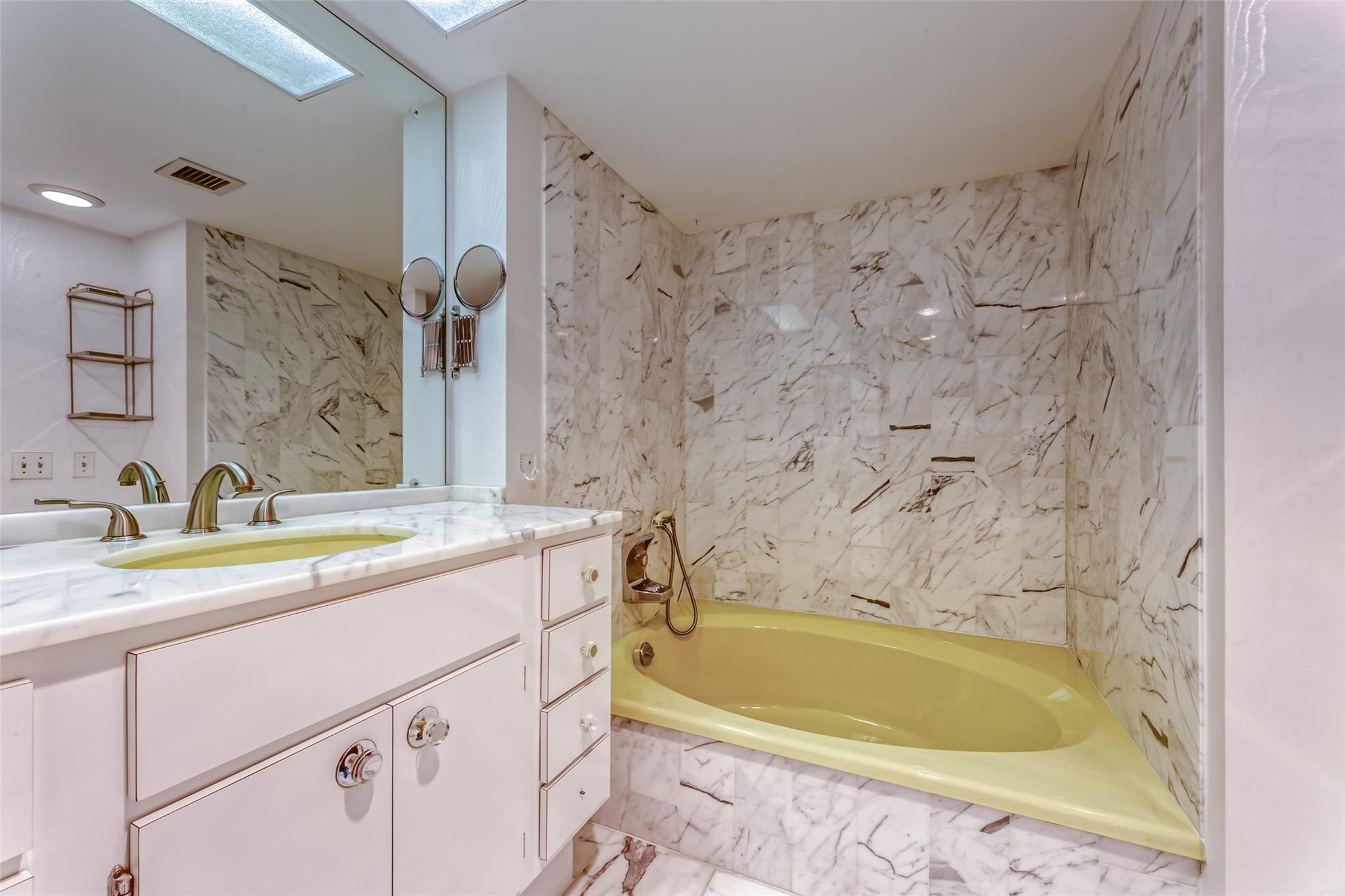 2200 S Ocean Ln 2202 Property Photo 59