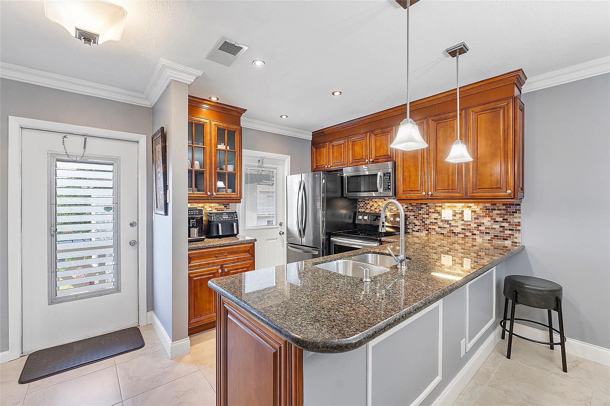5051 W Oakland Park Blvd 301 Property Photo 1