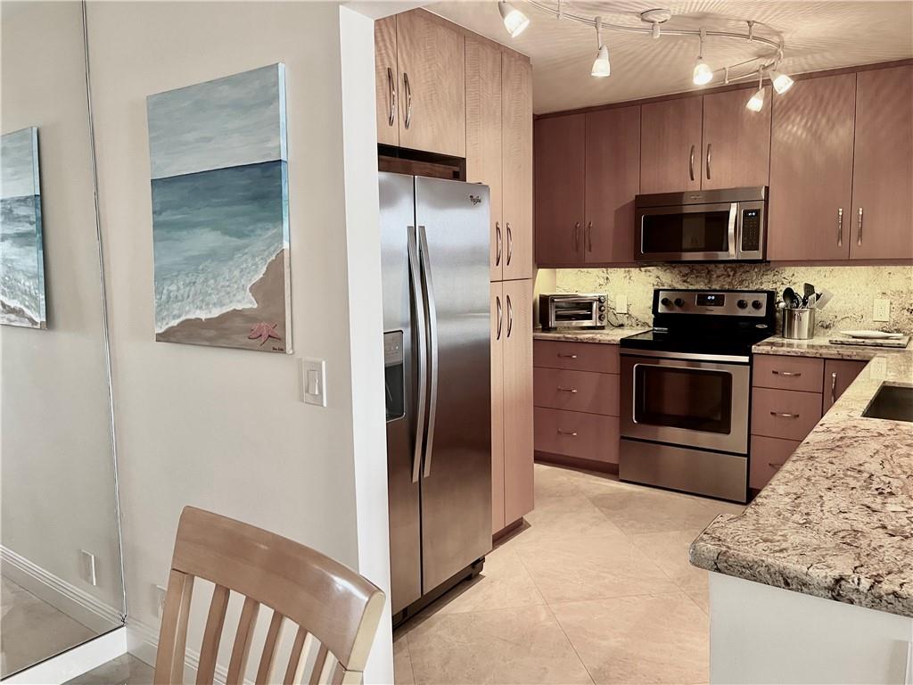 1 Las Olas Circle 712 Property Photo 20