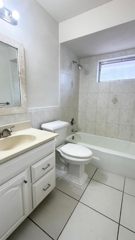 2491 82 Property Photo 6