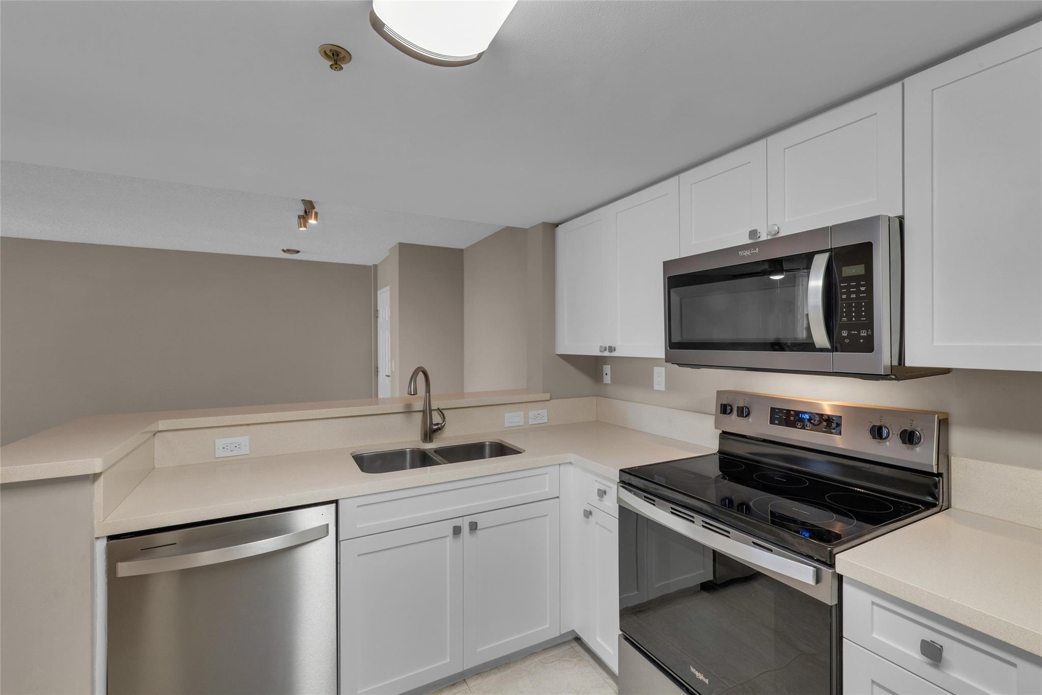 520 Se 5th Ave 3605 Property Photo 10