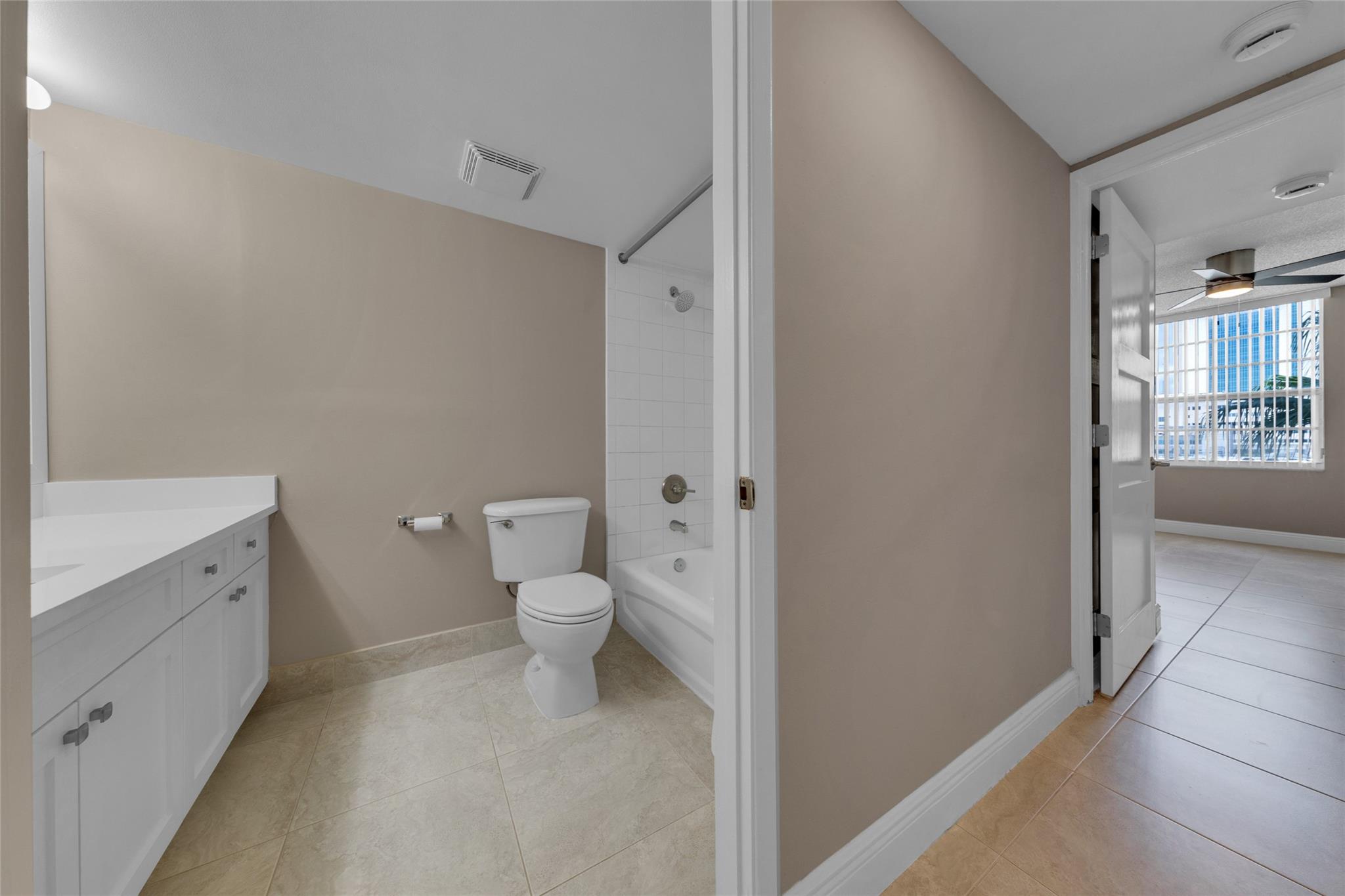520 Se 5th Ave 3605 Property Photo 11