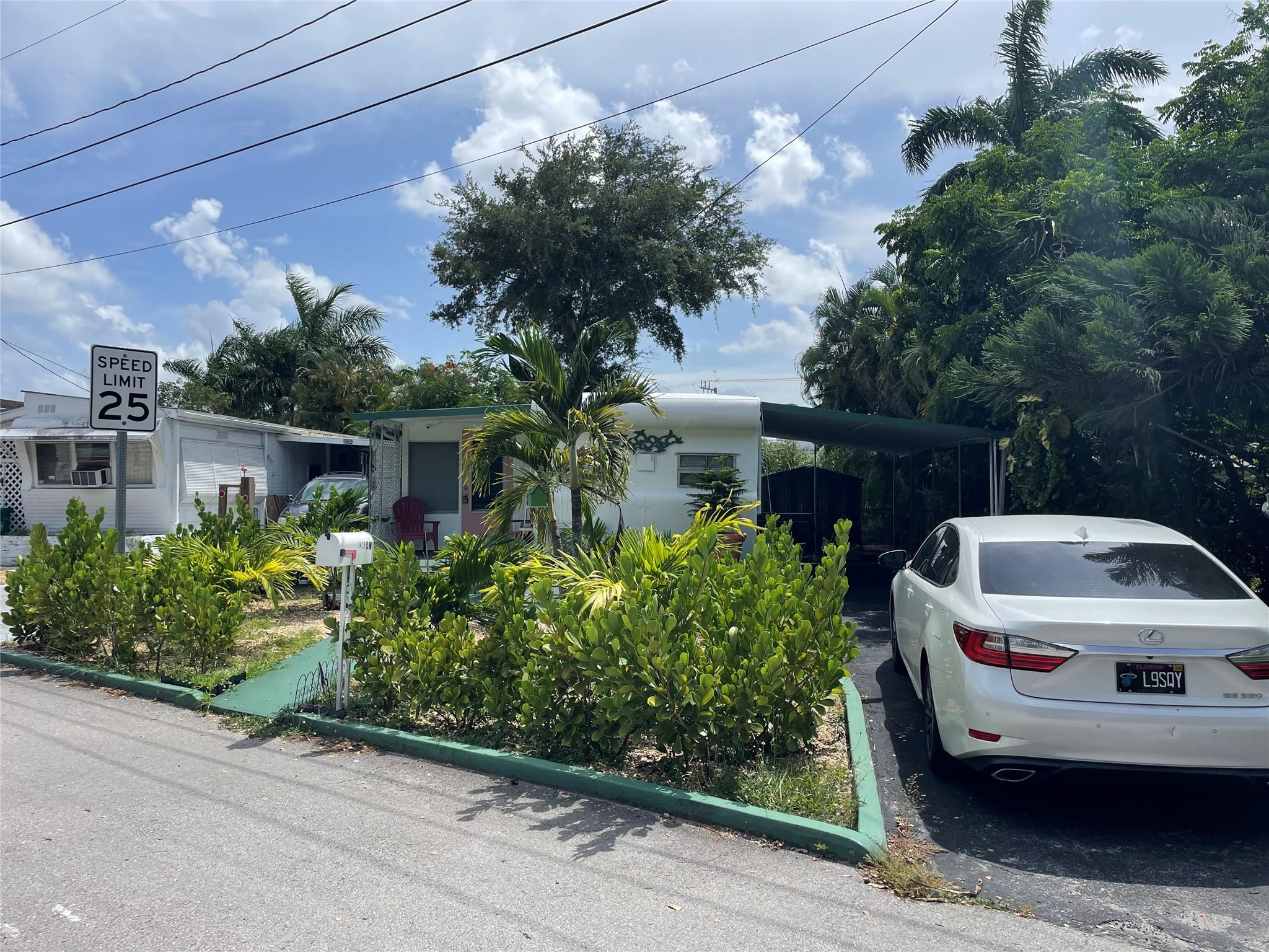 1433 SW 87th Ter Property Photo 1