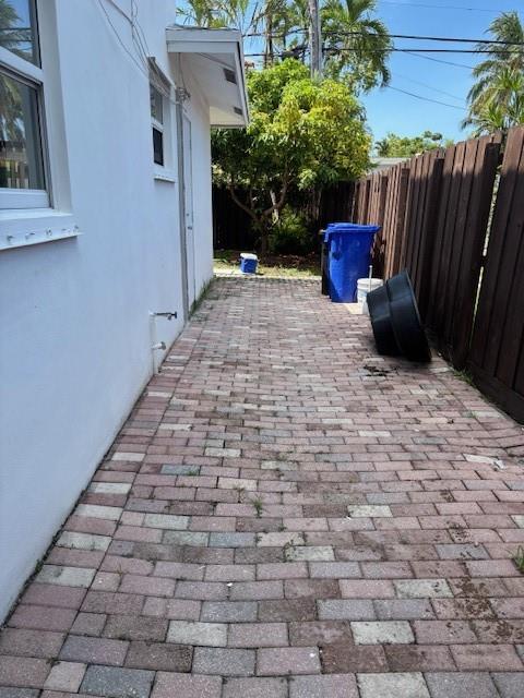 1637 Ne 5th St 2 Property Photo 4
