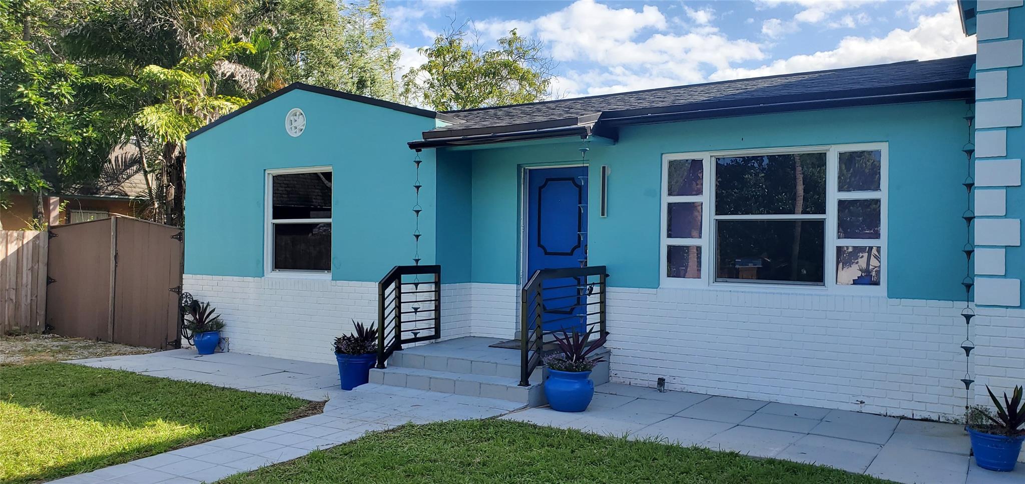 1548 SW 28th Ave Property Photo 1