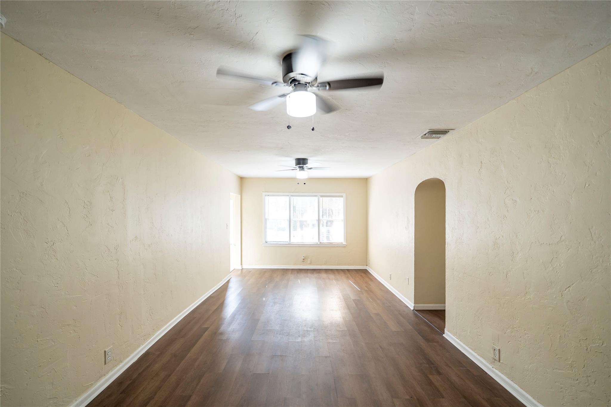 549 Ne 2nd Ave Property Photo 3