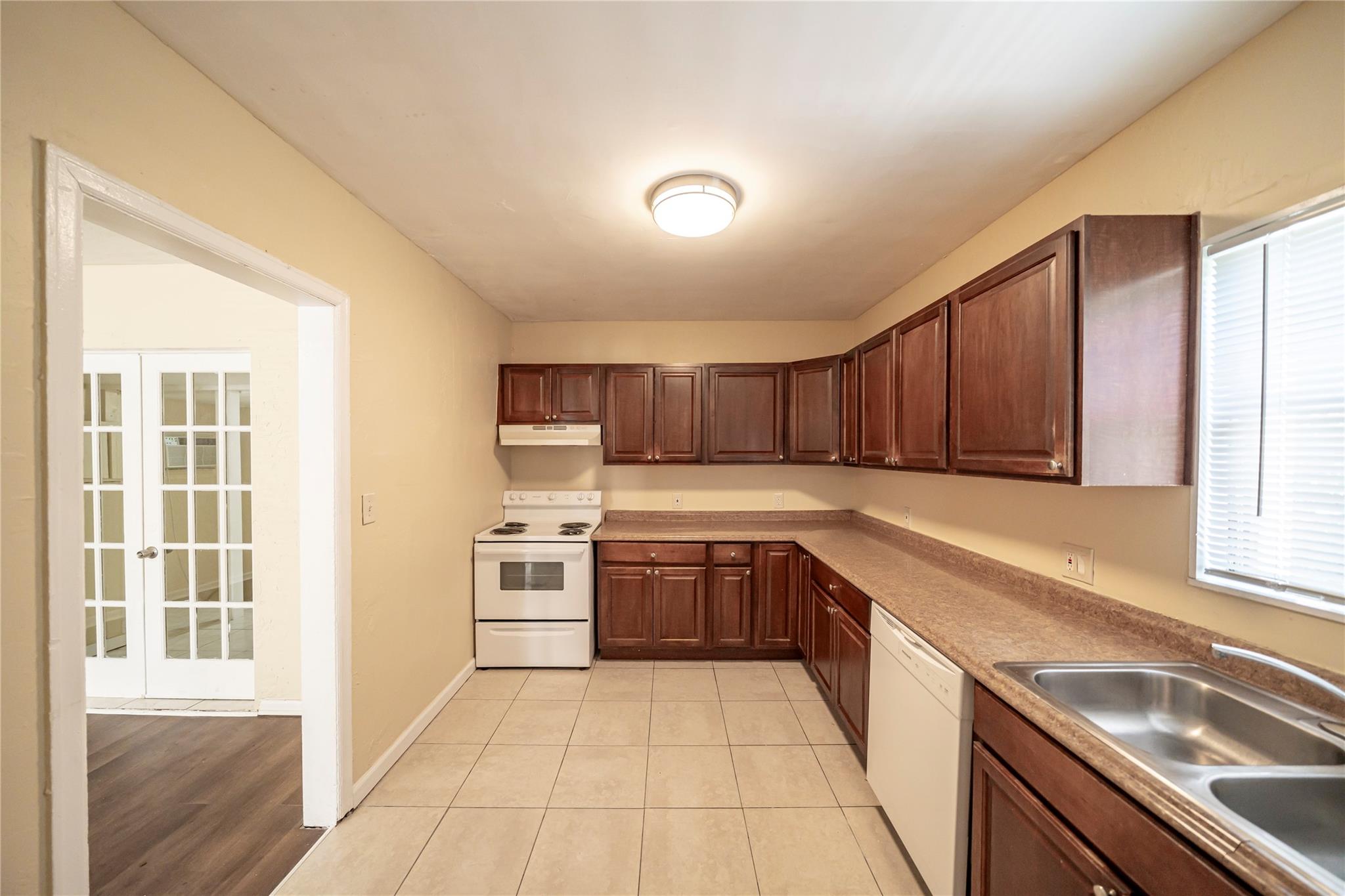 549 Ne 2nd Ave Property Photo 5