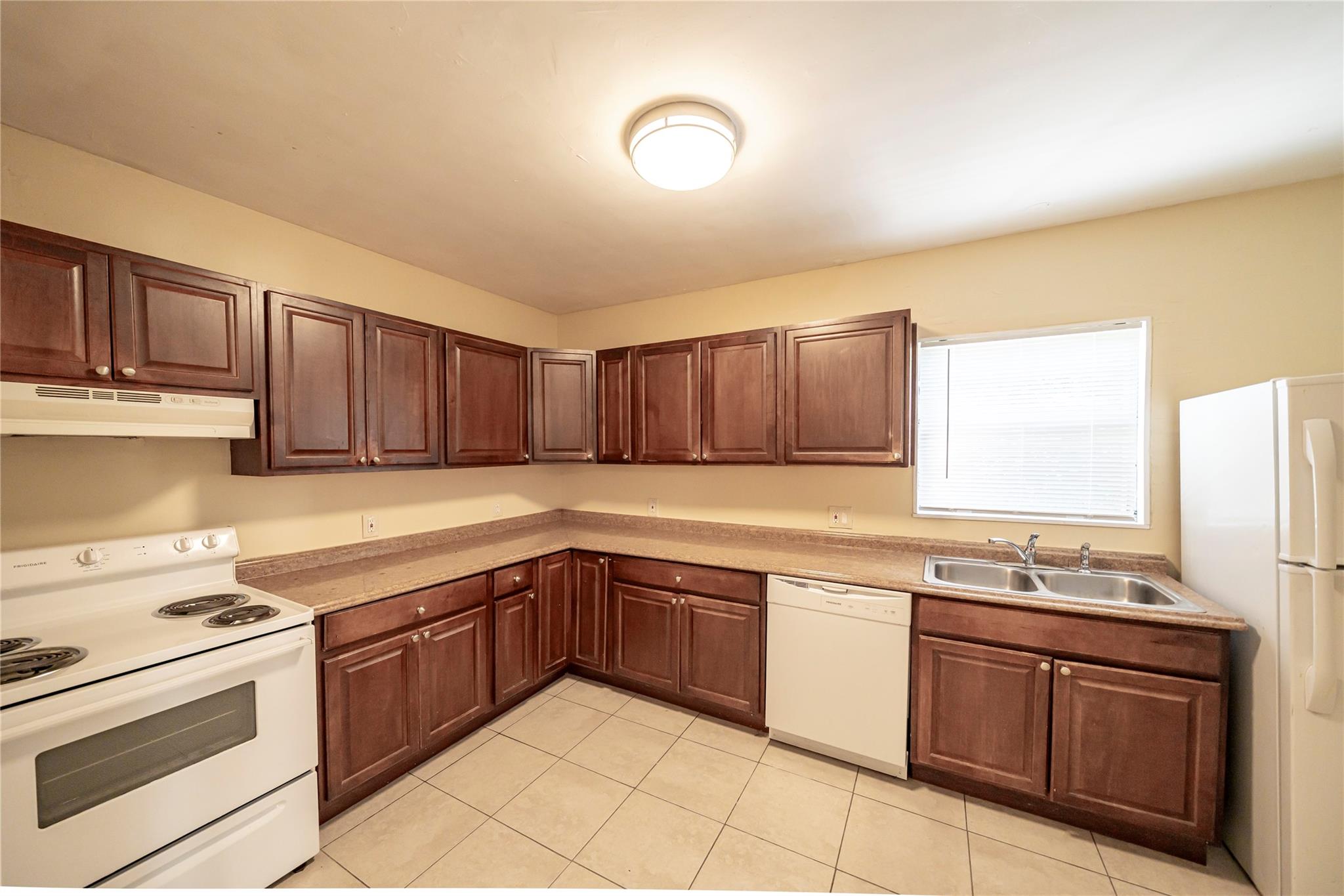 549 Ne 2nd Ave Property Photo 6