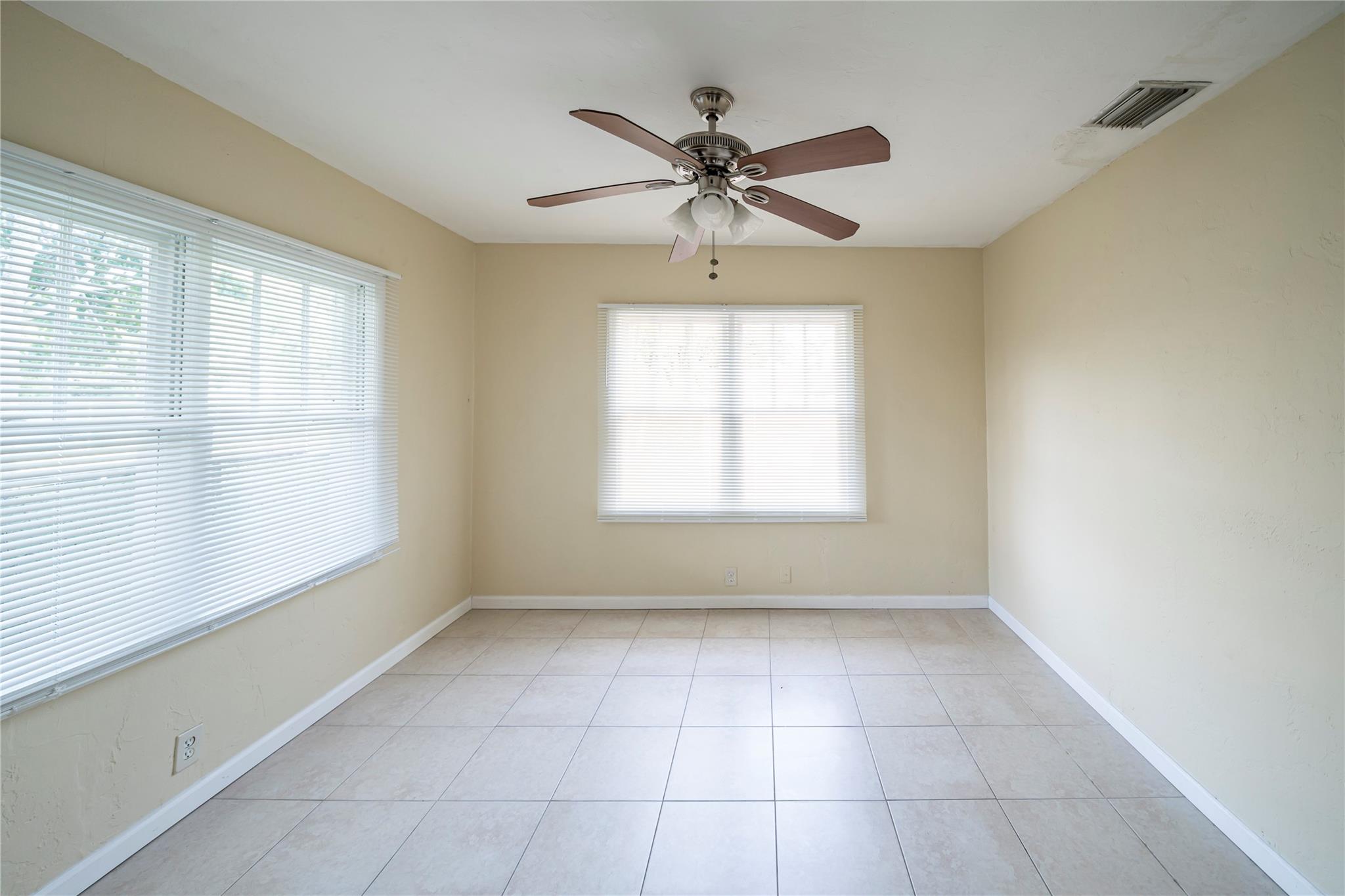 549 Ne 2nd Ave Property Photo 7