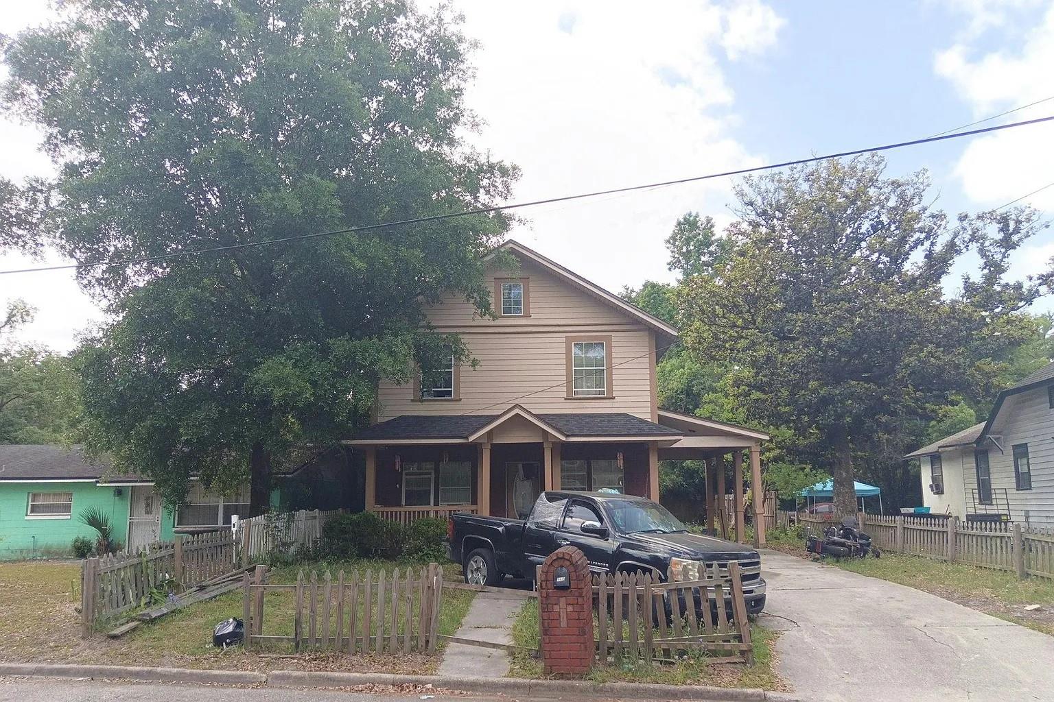 960 Kenmore St Property Photo 1