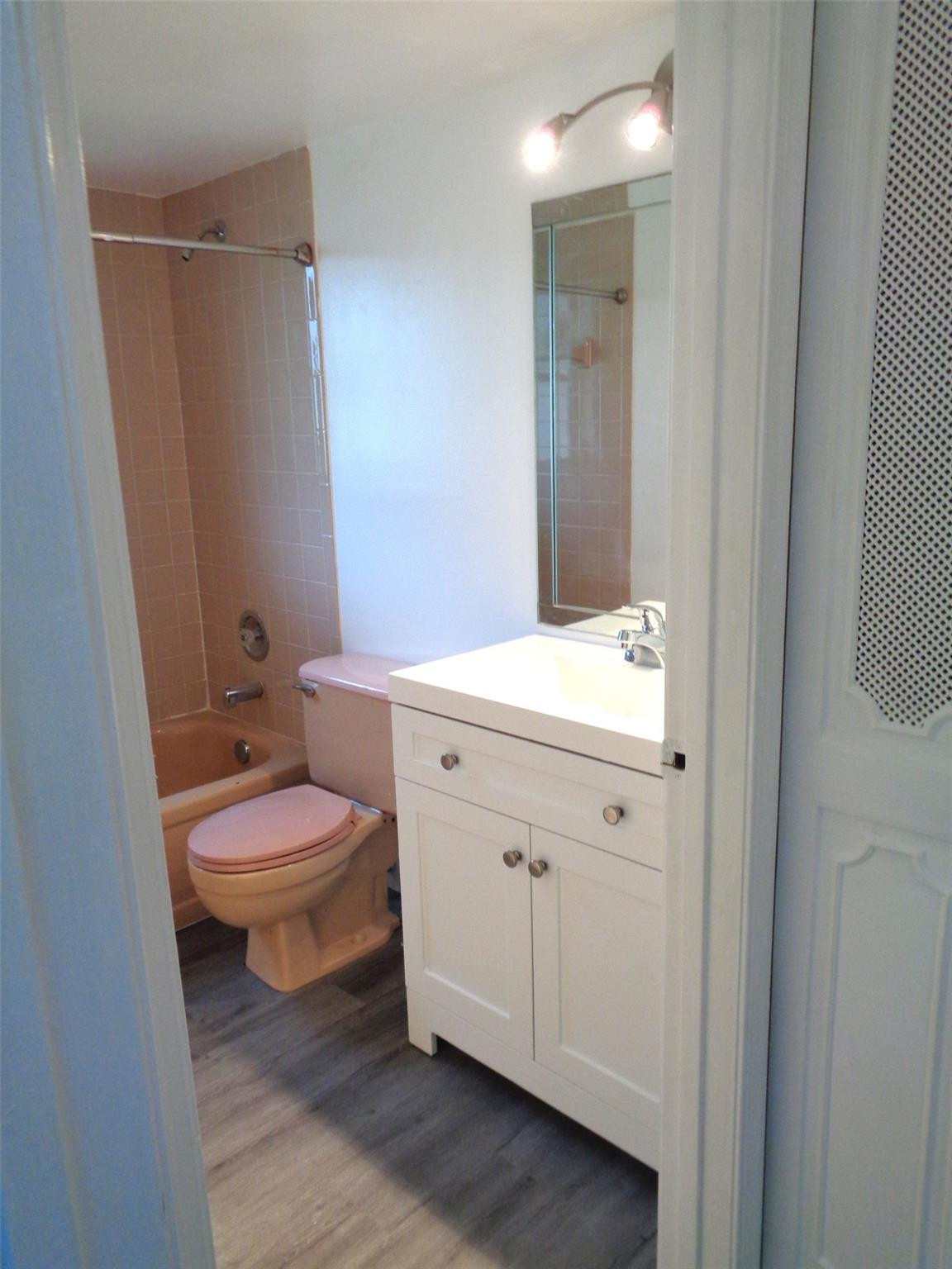 7320 Lake Circle Drive 101 Property Photo 17
