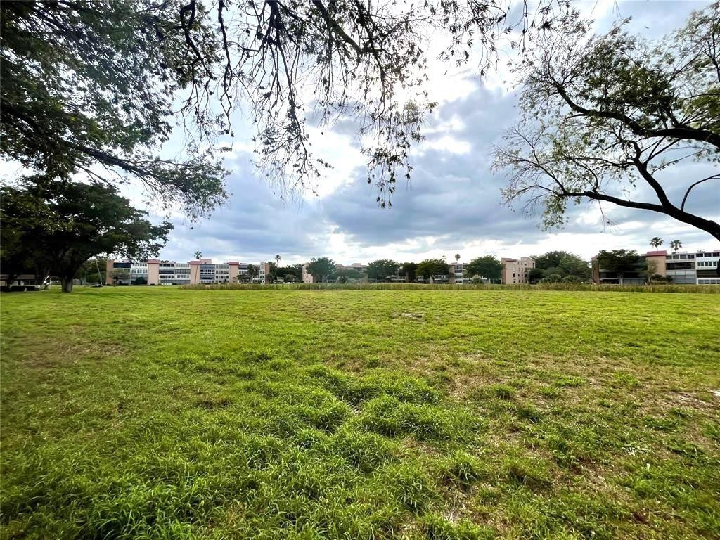 7320 Lake Circle Drive 101 Property Photo 28