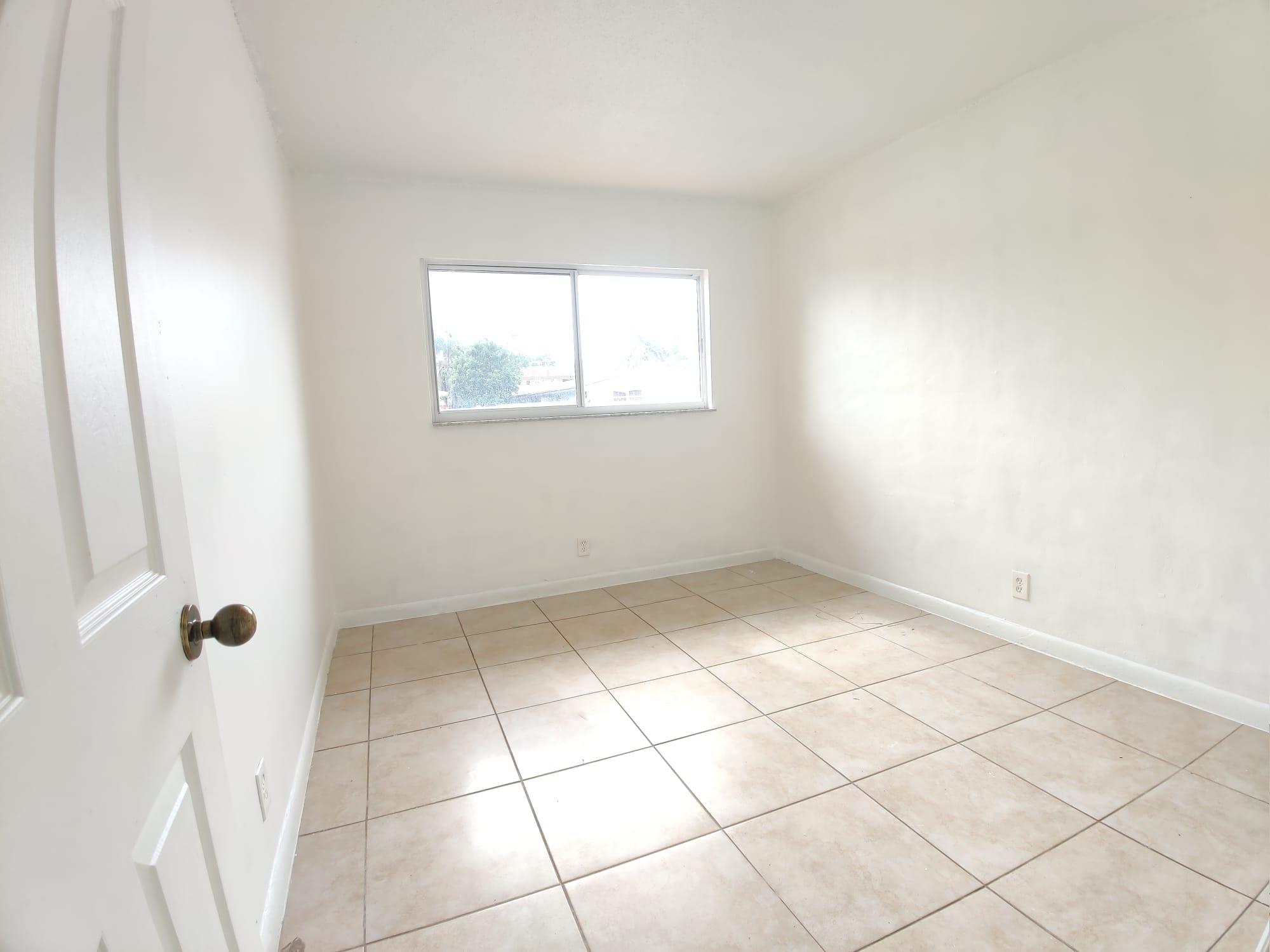 3961 Sw 51st St Property Photo 3