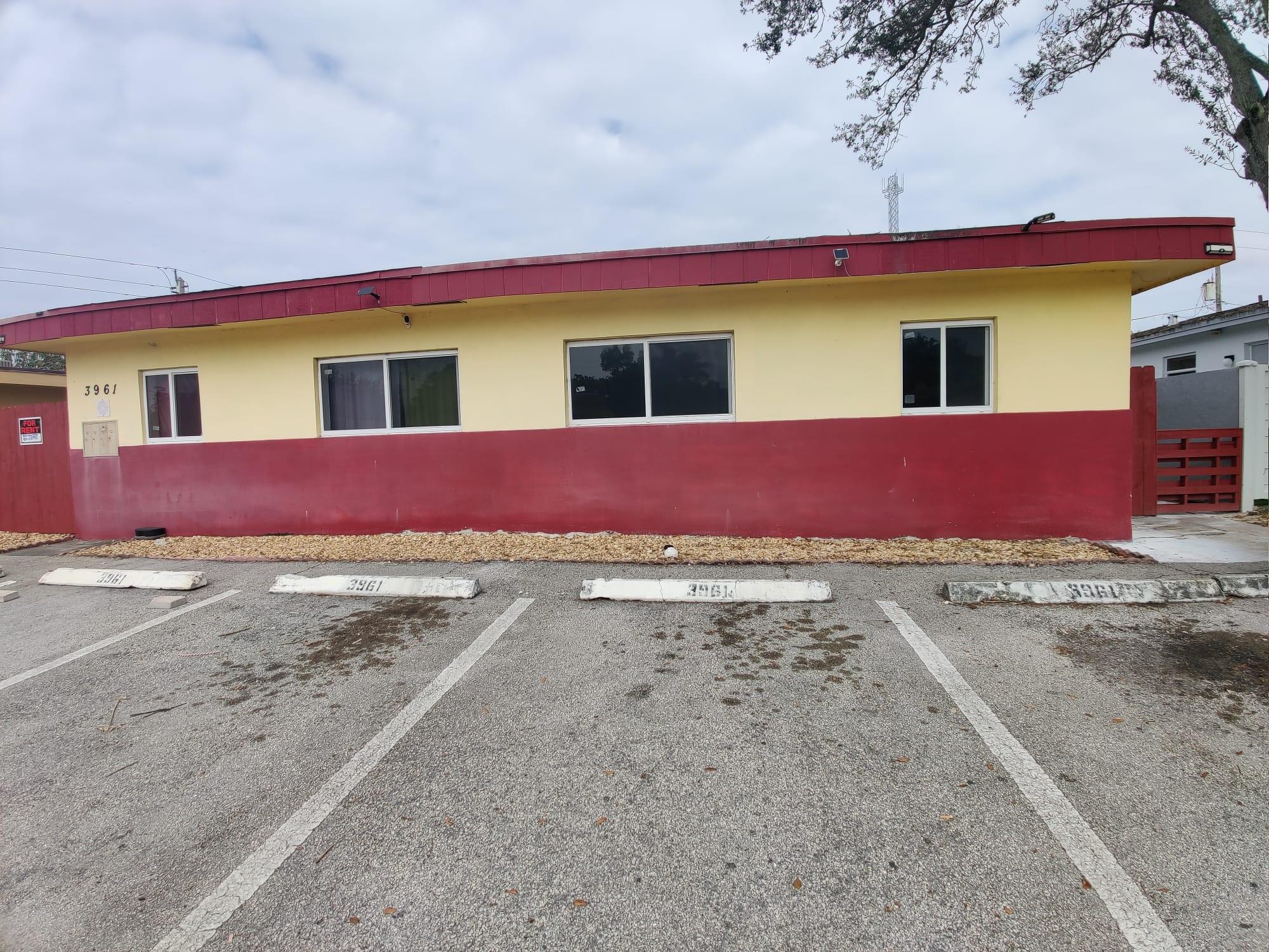 3961 Sw 51st St Property Photo 9