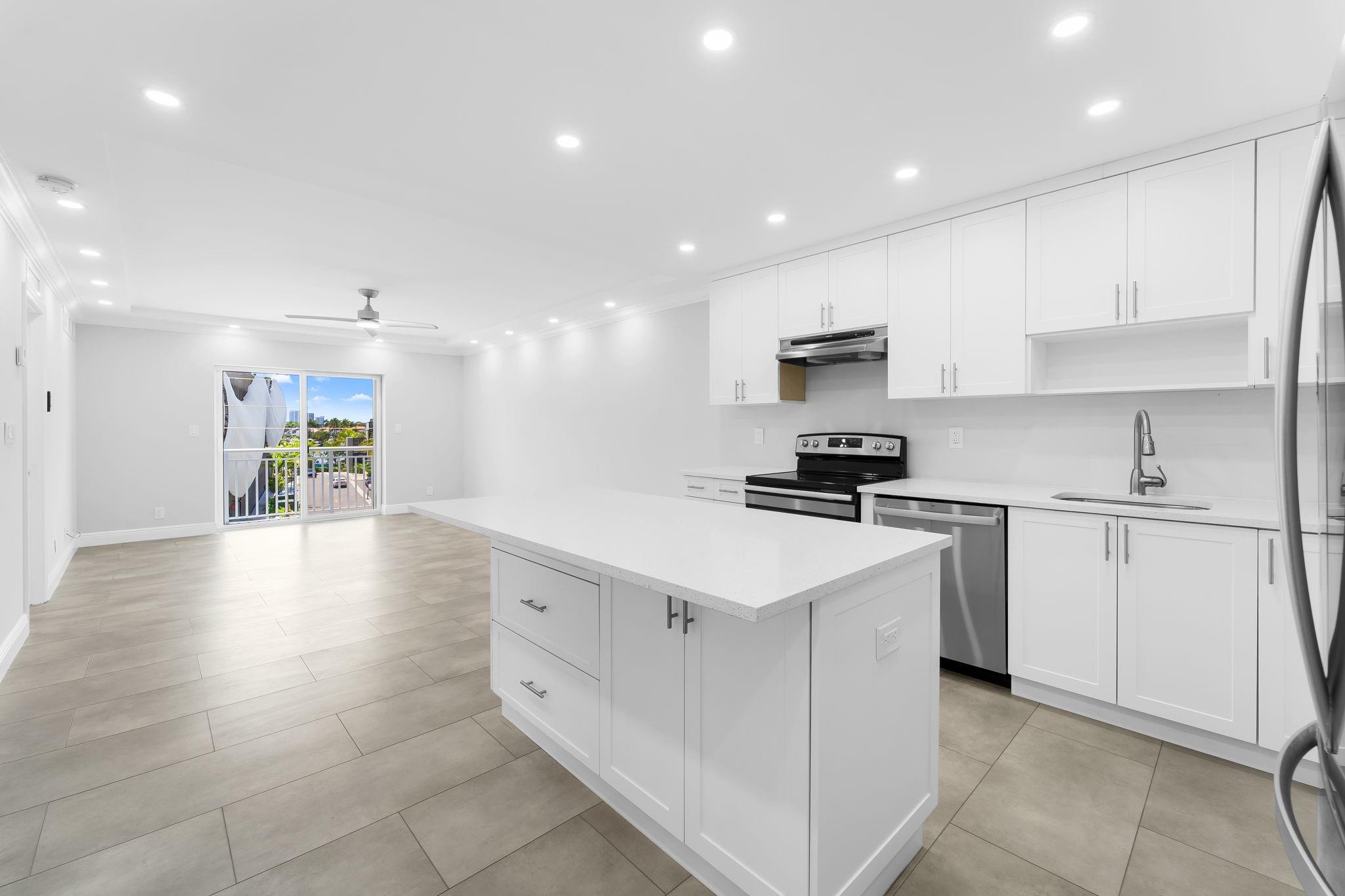 200 S Birch Rd 408 Property Photo 3