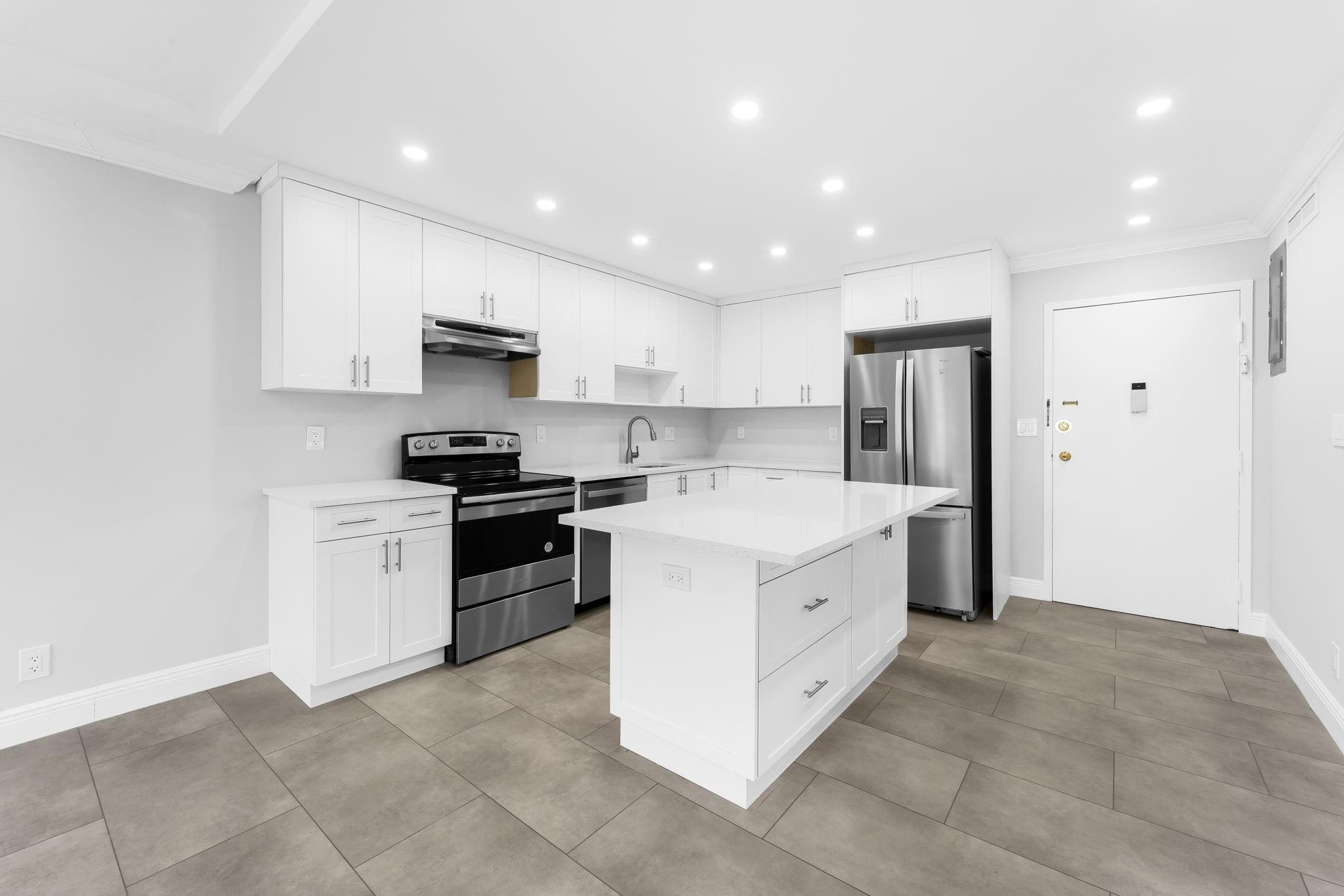 200 S Birch Rd 408 Property Photo 4