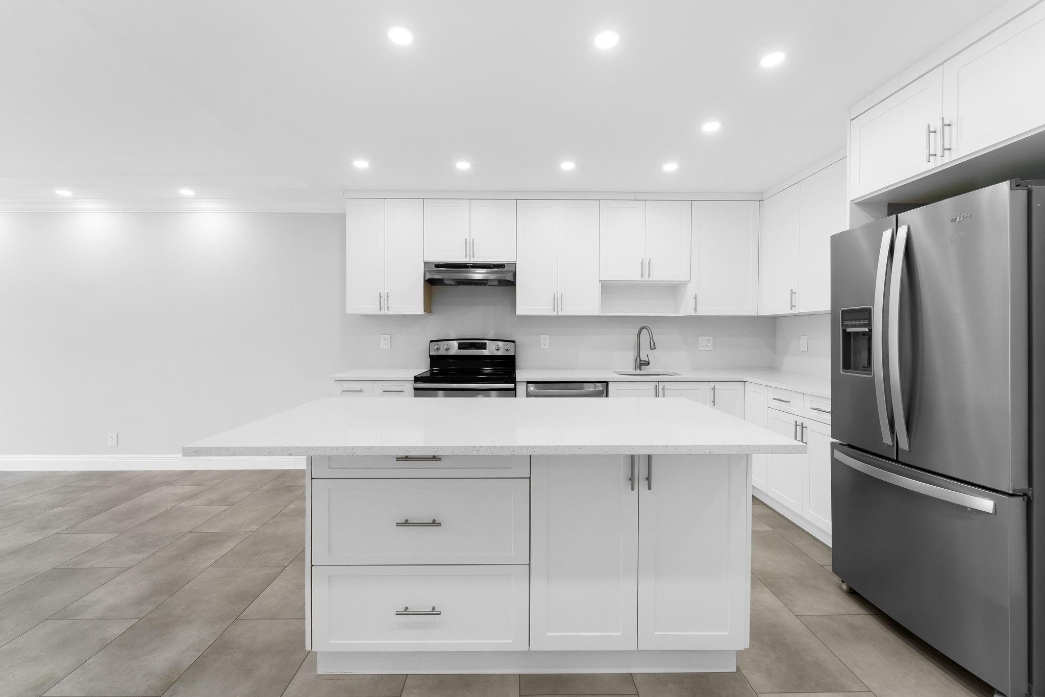 200 S Birch Rd 408 Property Photo 5