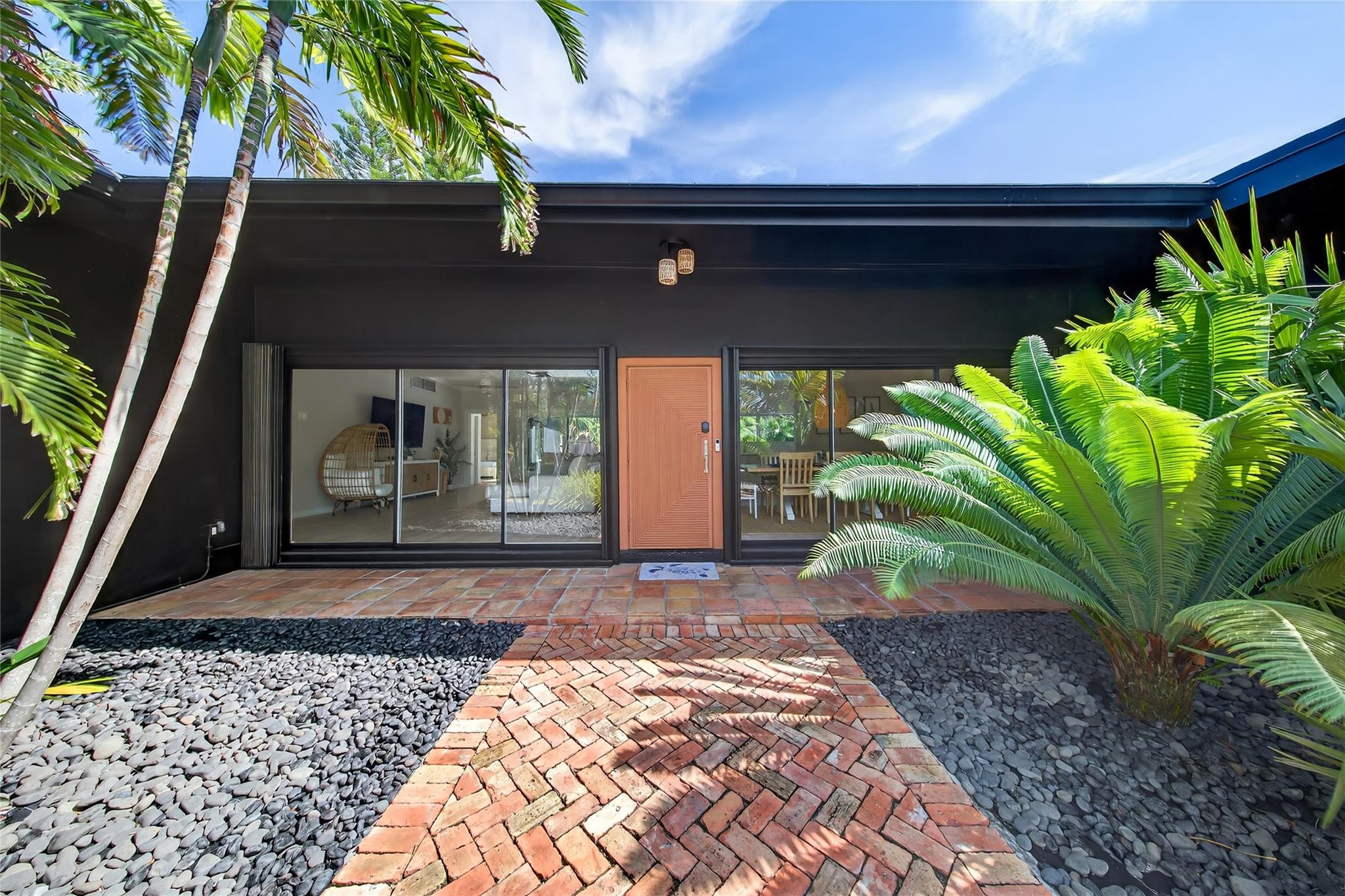 2112 Manatee Drive Property Photo 1