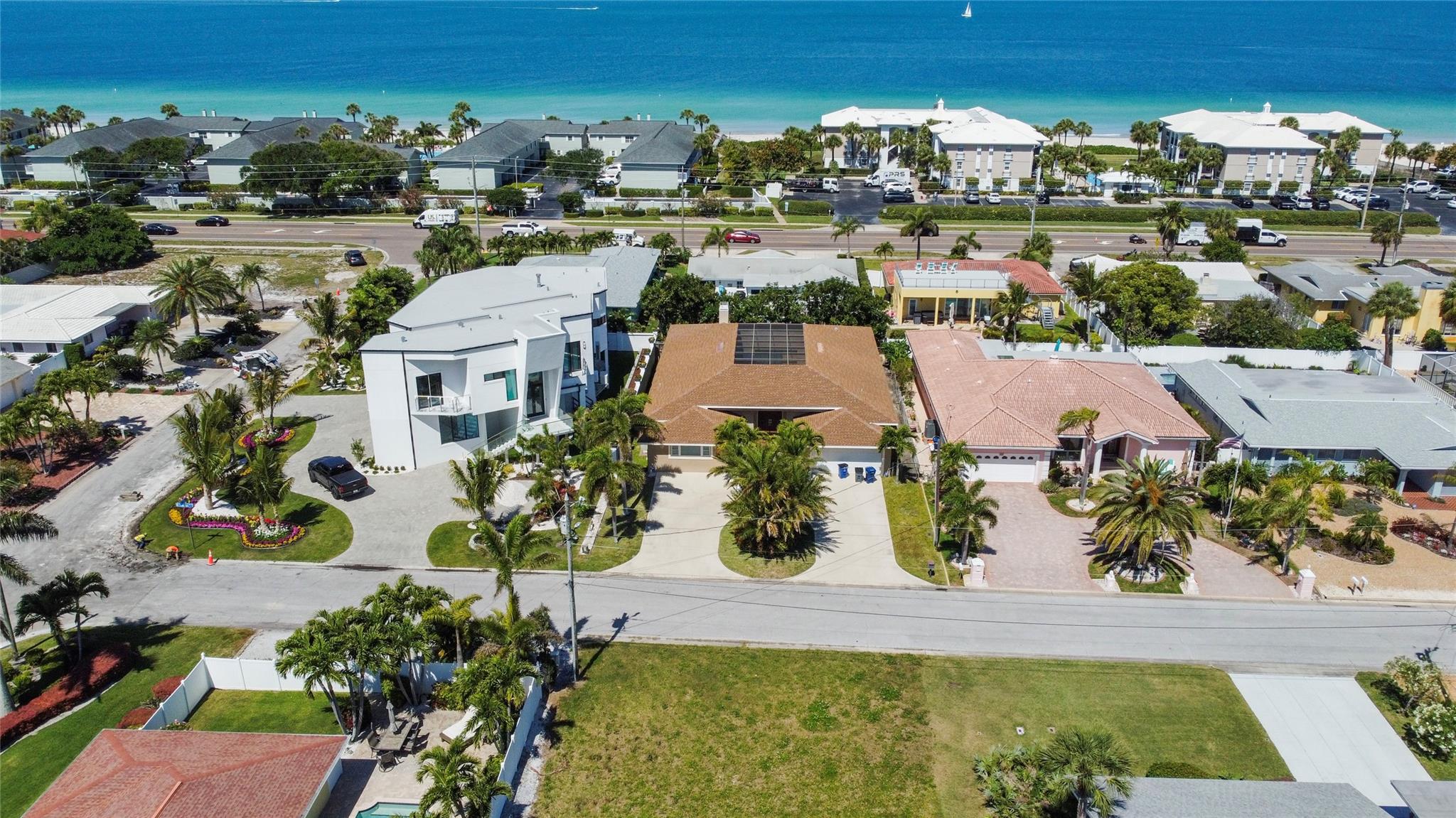 2504 Hibiscus Dr. W Property Photo 1