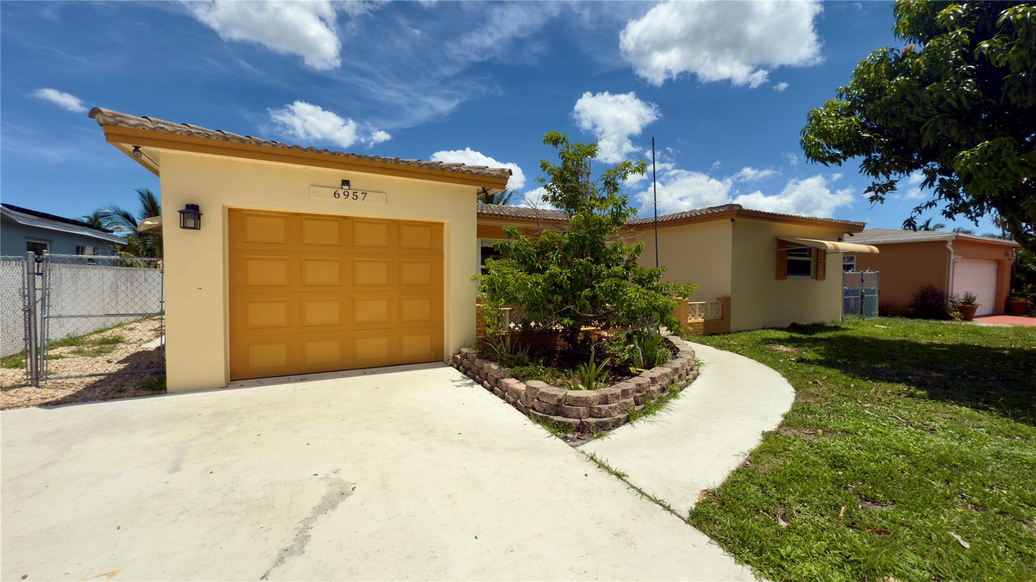 6957 Nw 9th Ct Property Photo 1
