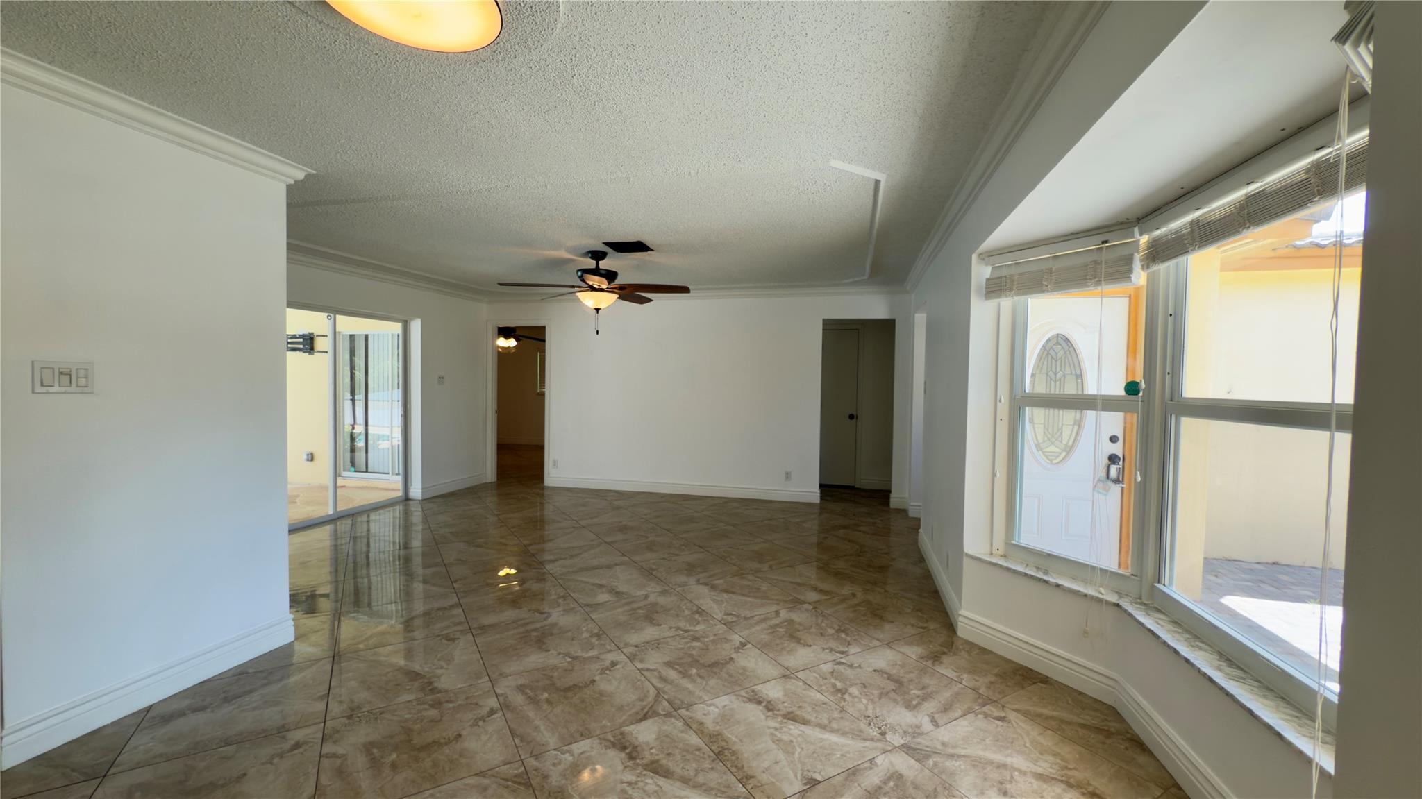 6957 Nw 9th Ct Property Photo 9