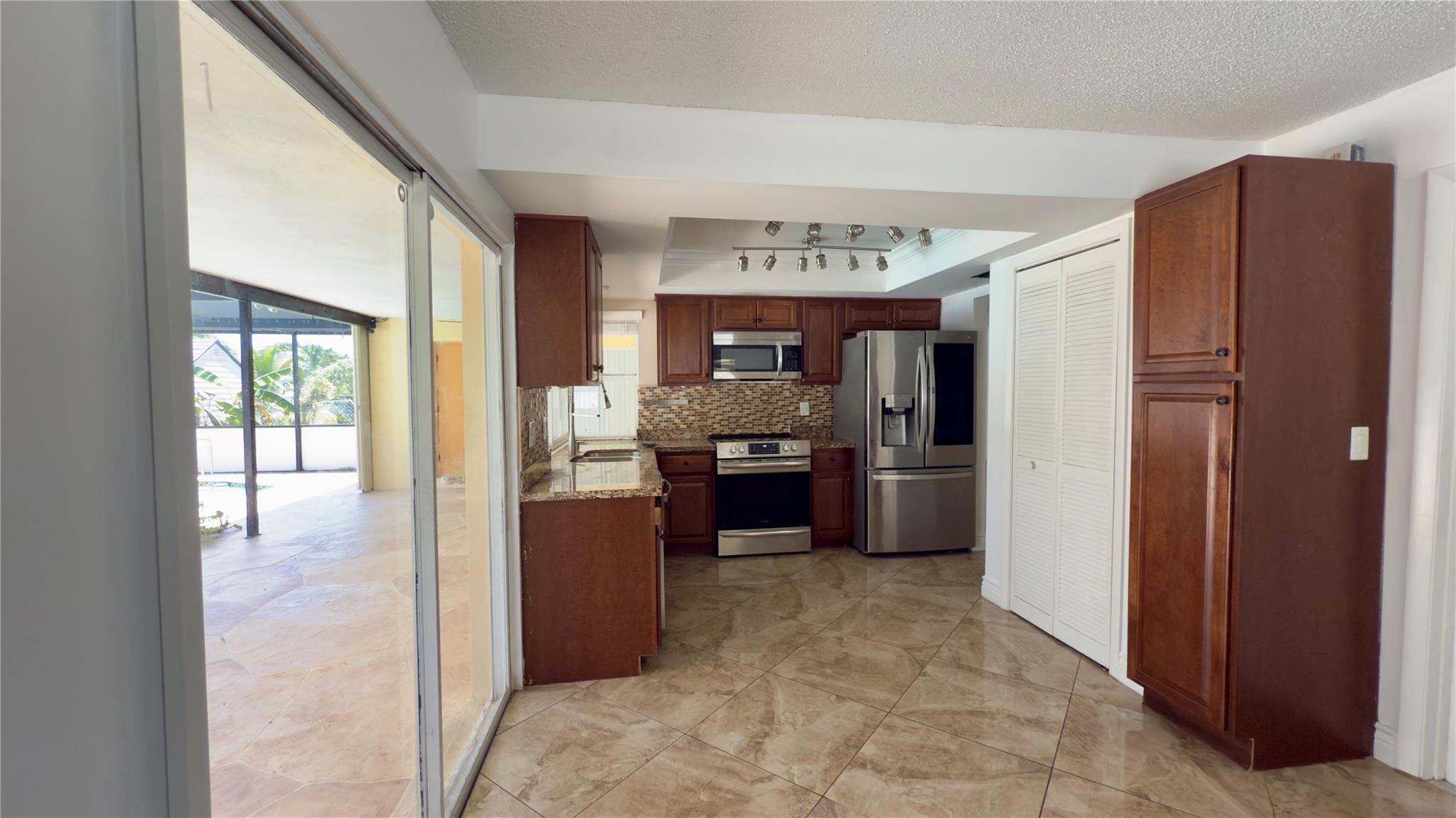 6957 Nw 9th Ct Property Photo 17