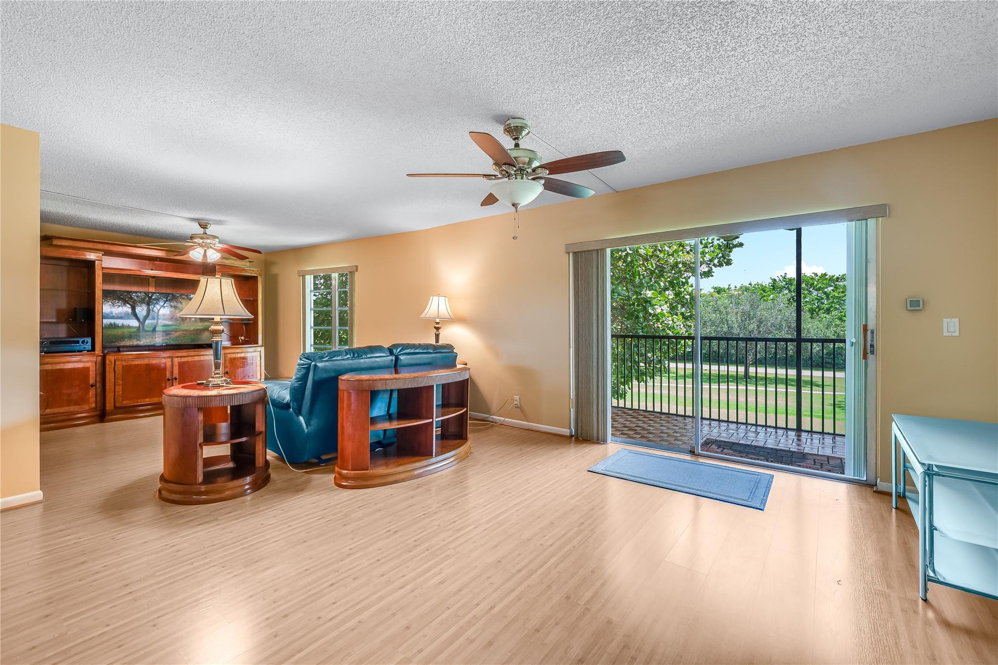 271 S Hollybrook Dr 304