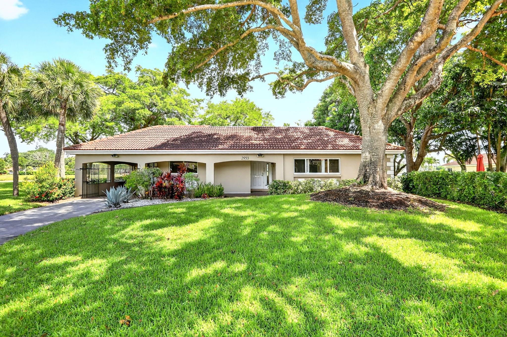 2953 N Palm Aire Dr Property Photo 1
