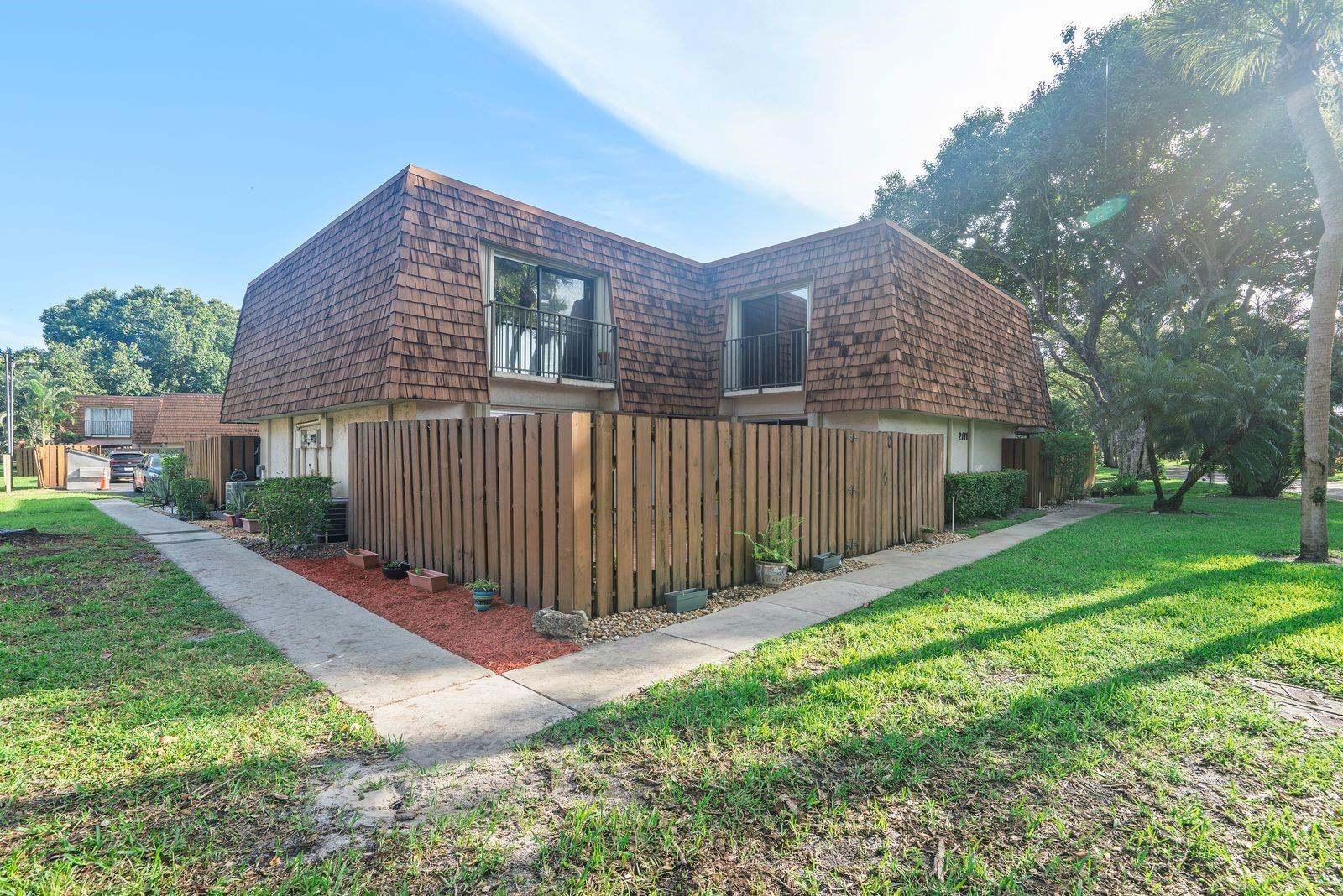 2171 Sw 90th Avenue C-8 Property Photo 1