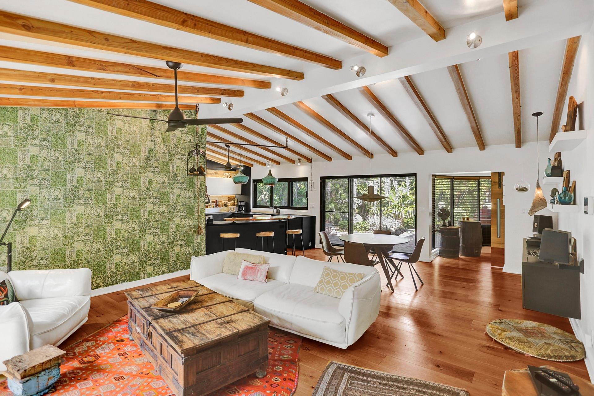 1613 Sw 5th Ct Property Photo 1