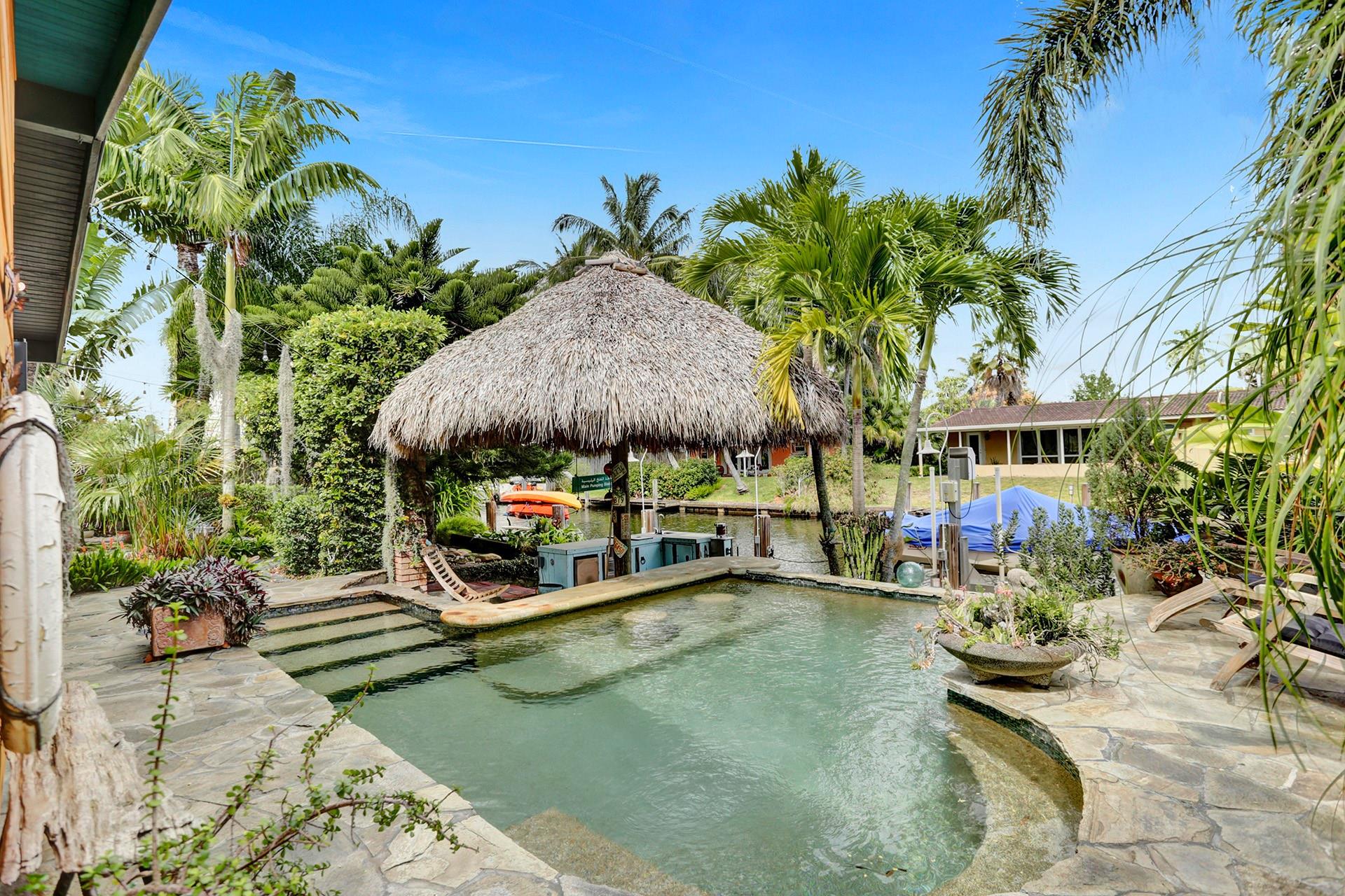 1613 Sw 5th Ct Property Photo 2