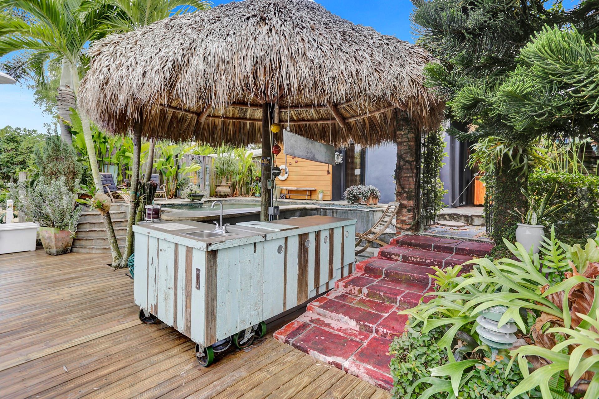 1613 Sw 5th Ct Property Photo 5