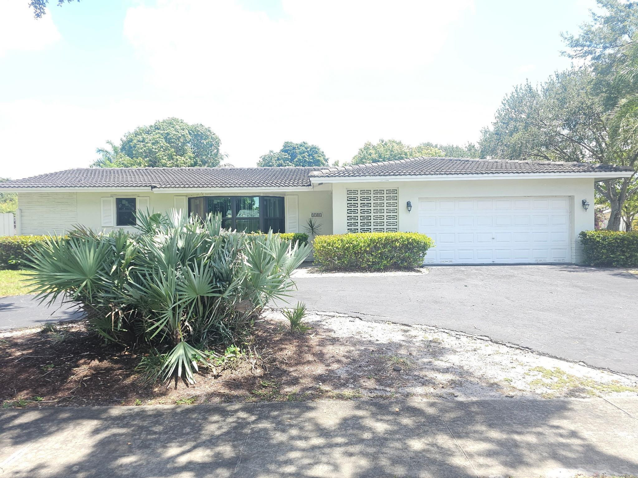 F10521634 Property Photo 2