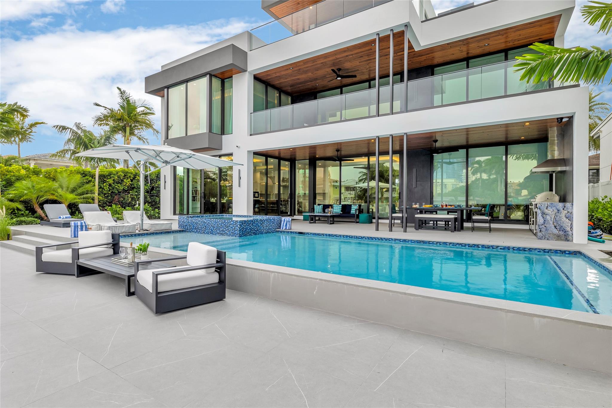 1730 Se 13th St Property Photo 1