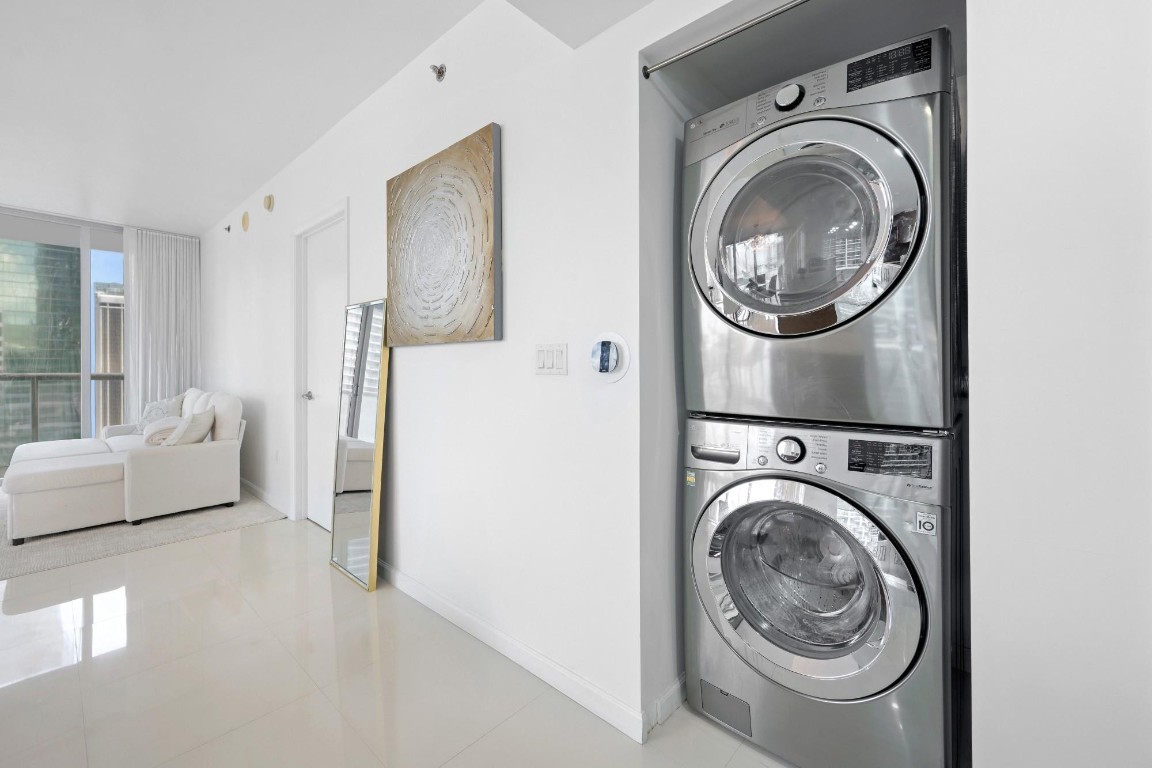 475 Brickell Avenue 1815 Property Photo 9