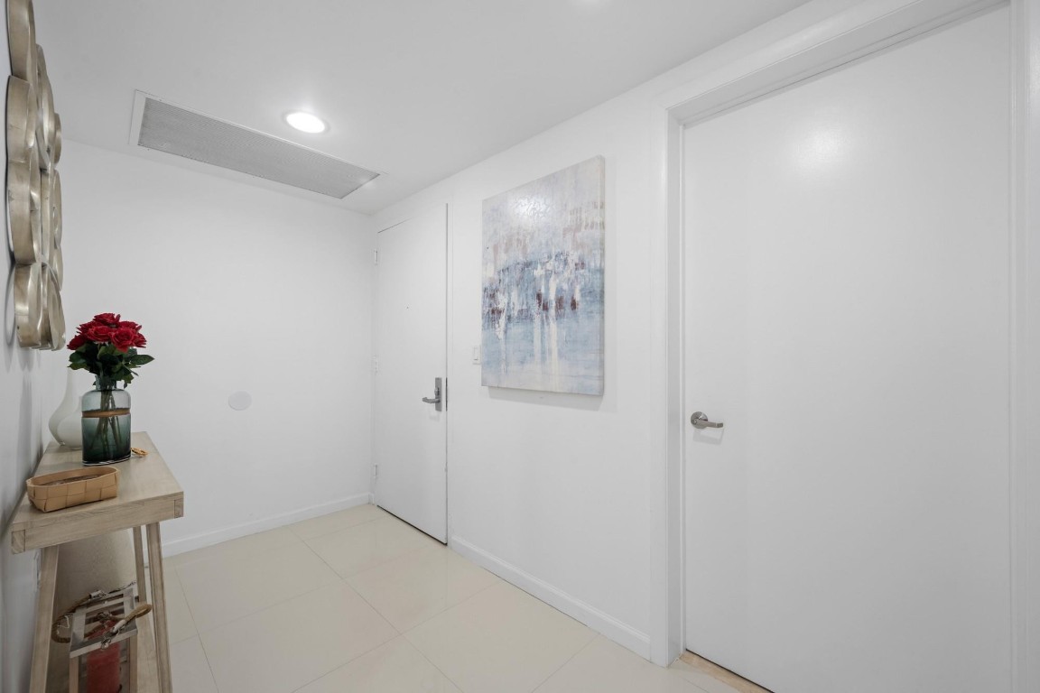 475 Brickell Avenue 1815 Property Photo 10